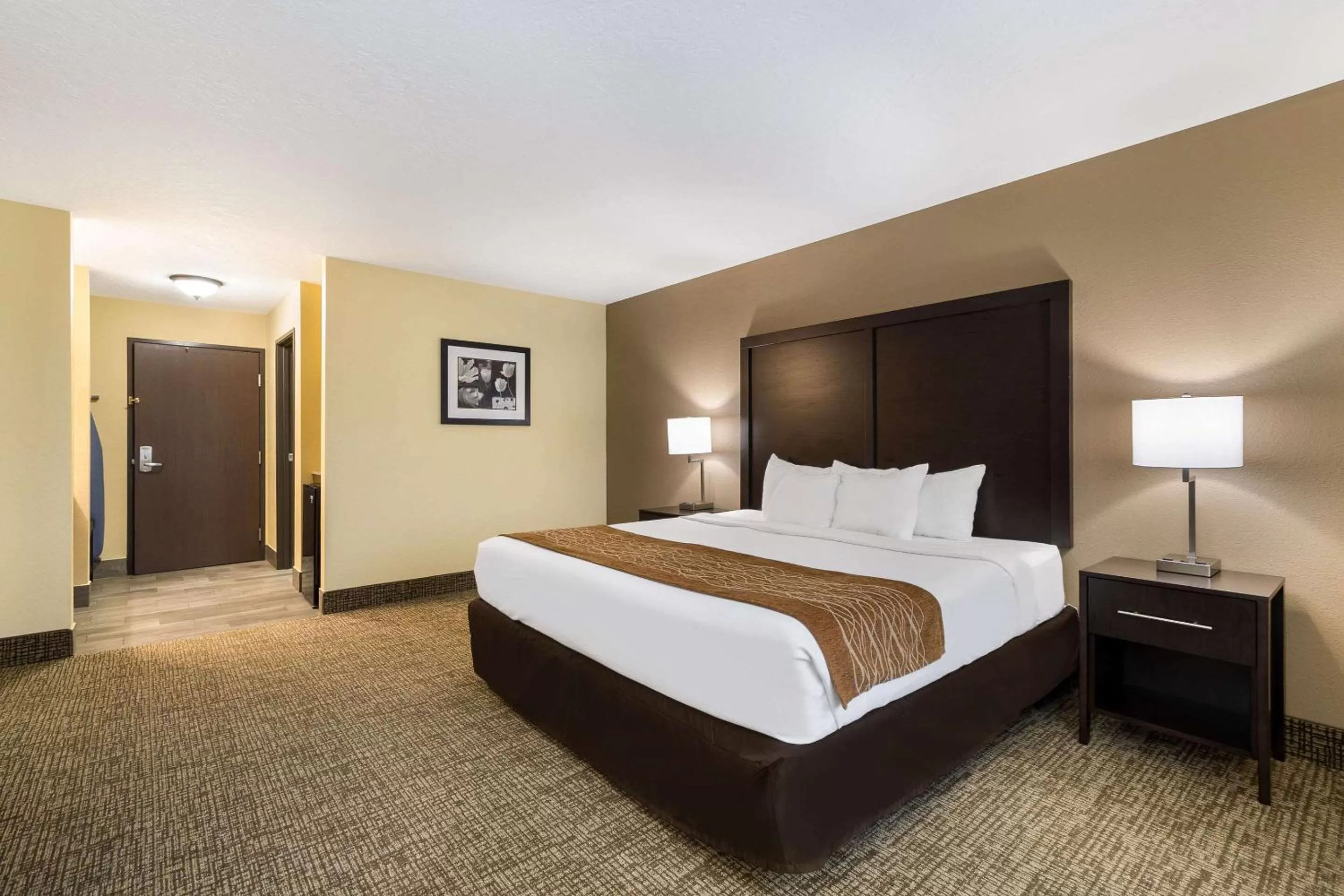 King Suite with Spa Bath - Non-Smoking in Comfort Inn Yankton SD