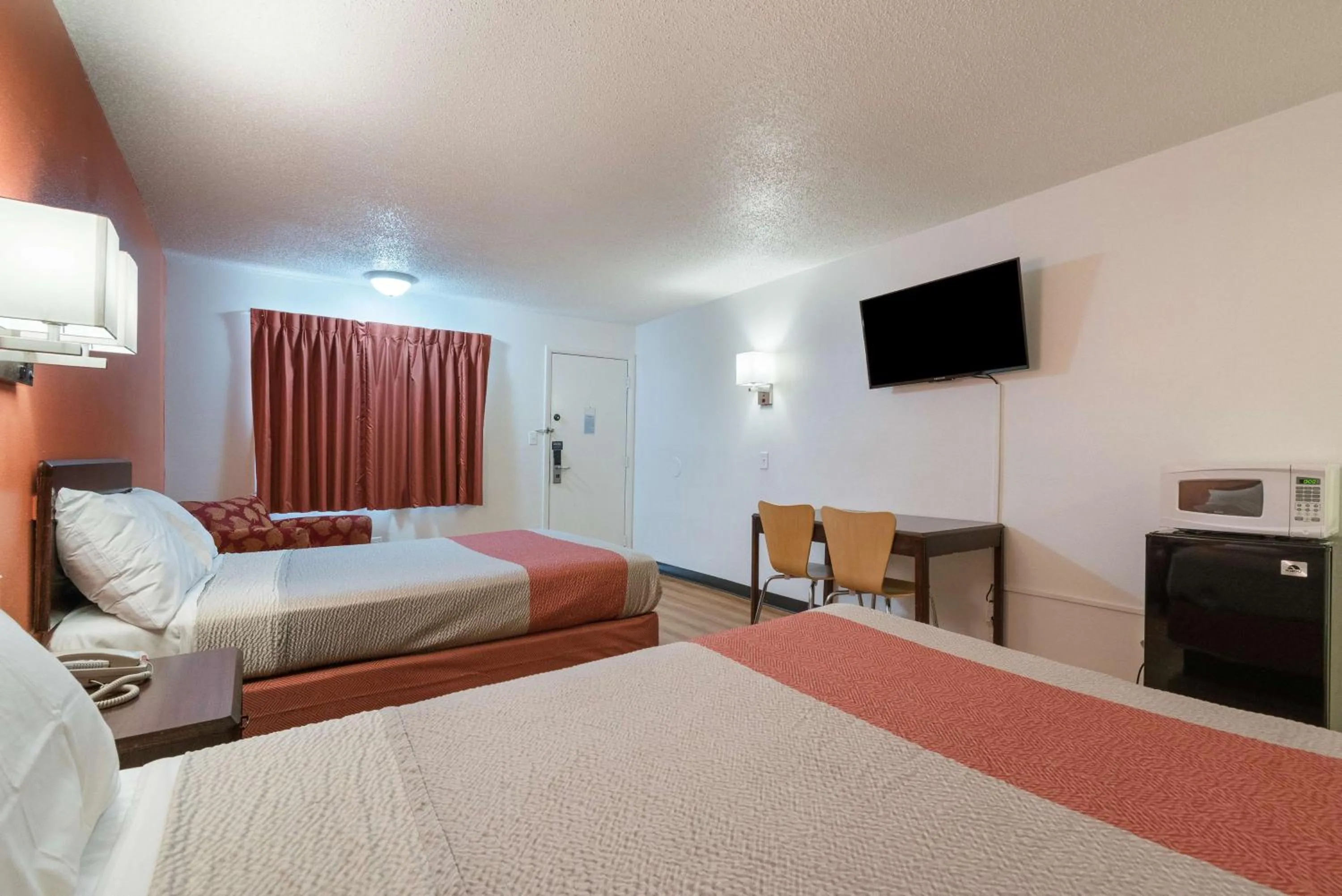 Quadruple Room - single occupancy - Non-Smoking in Motel 6-Frackville, PA
