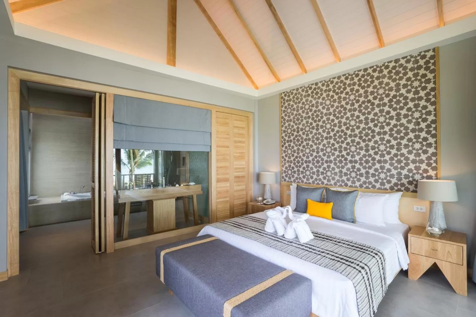 Beachfront Deluxe Villa in KC Grande Resort Koh Chang