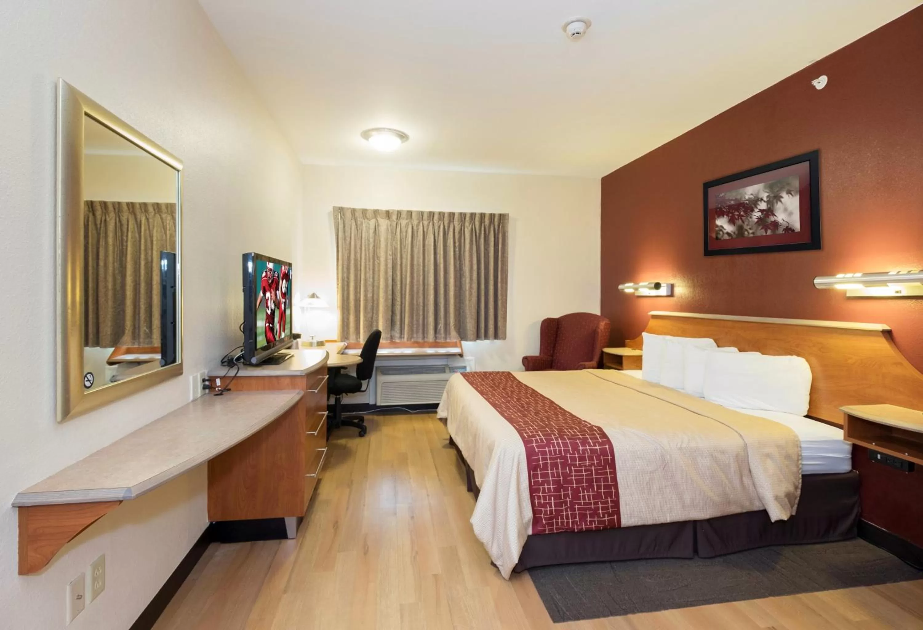 Superior King Room Non-Smoking in Quality Inn Queensbury - Lake George Area