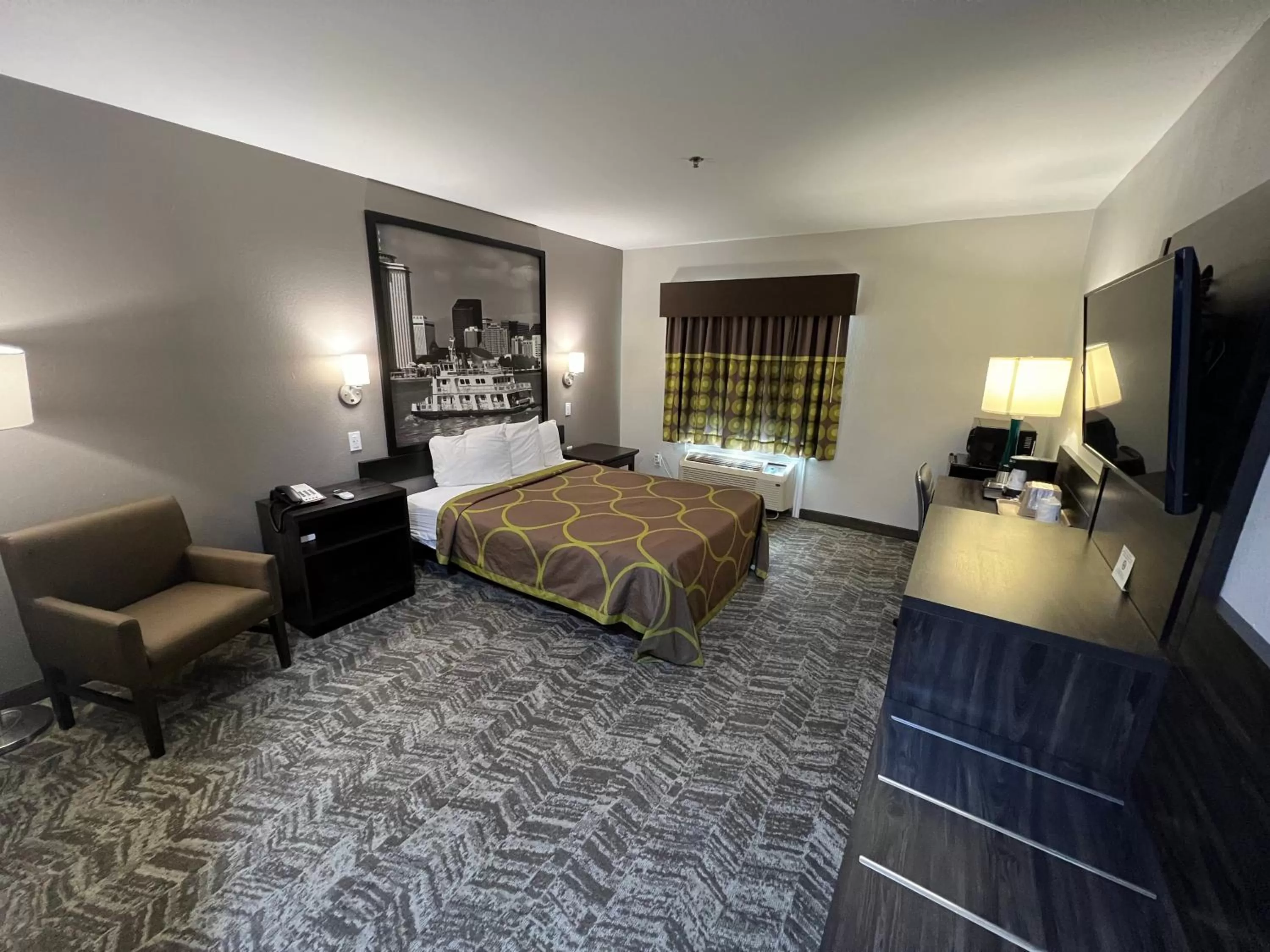Queen Room - Disability Access/Non-Smoking in Super 8 by Wyndham Lake Charles/Sulphur