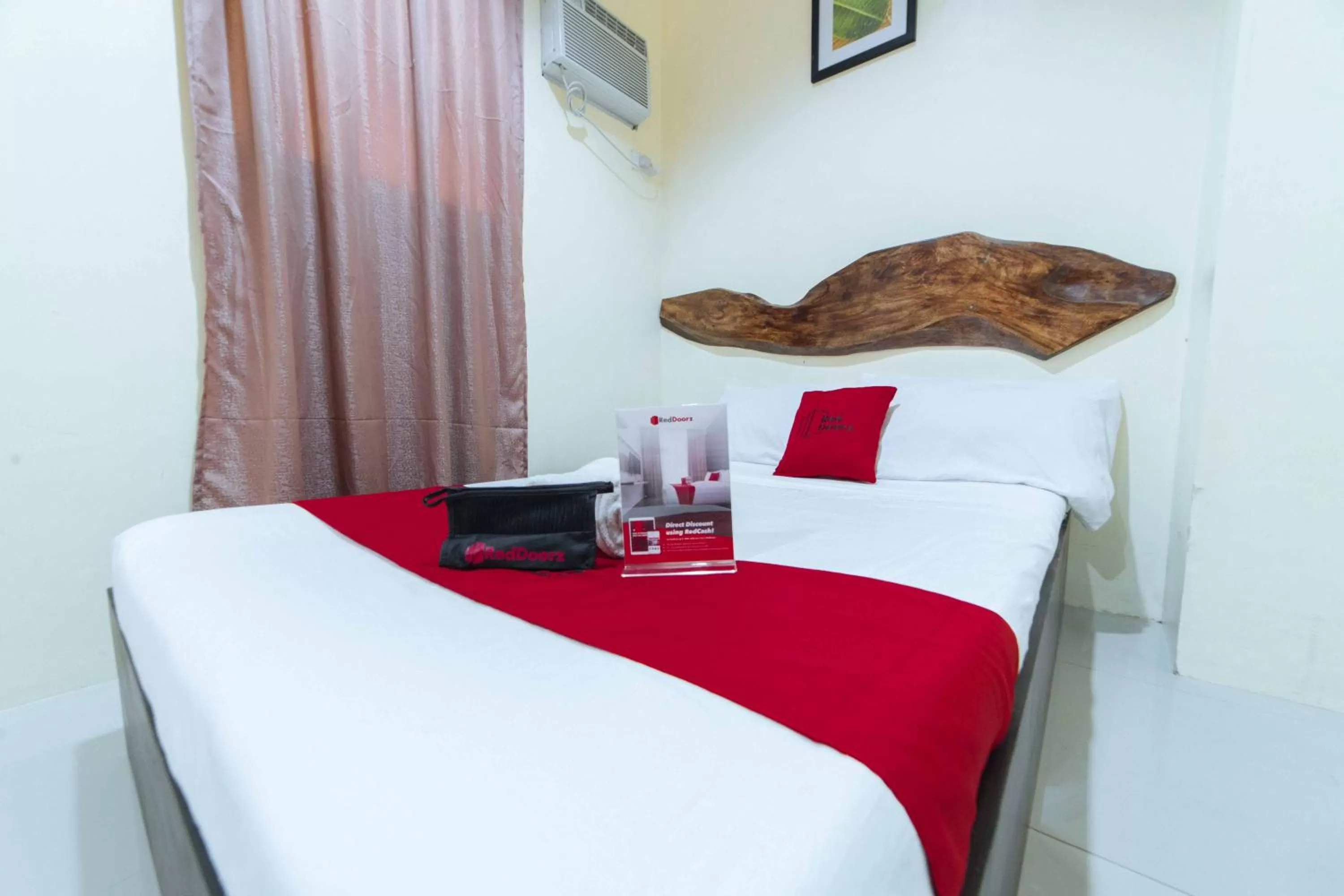 Double Room in RedDoorz near New Government Center