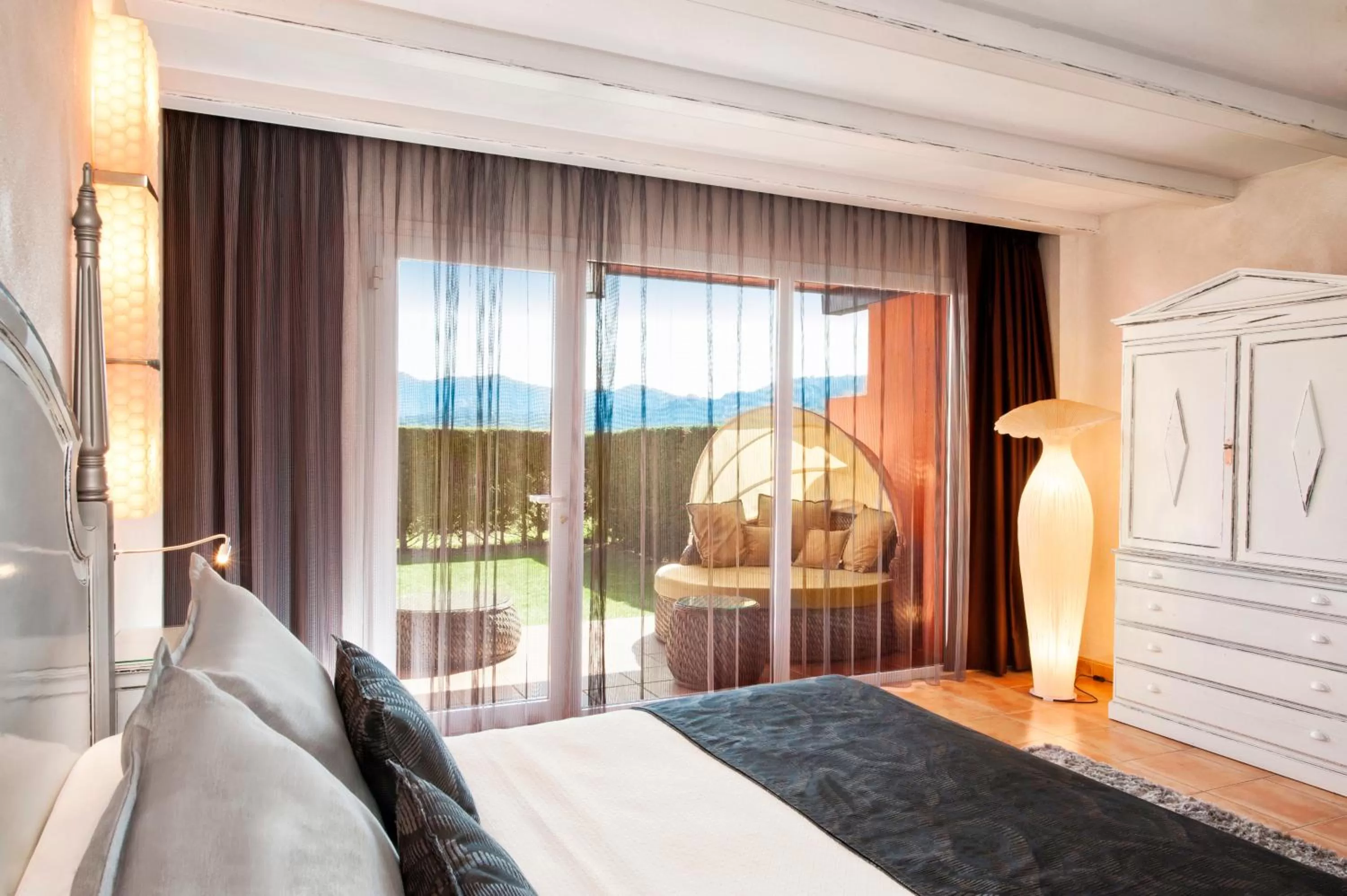 Double Room with Private Garden and Spa Access in Mas Tapiolas