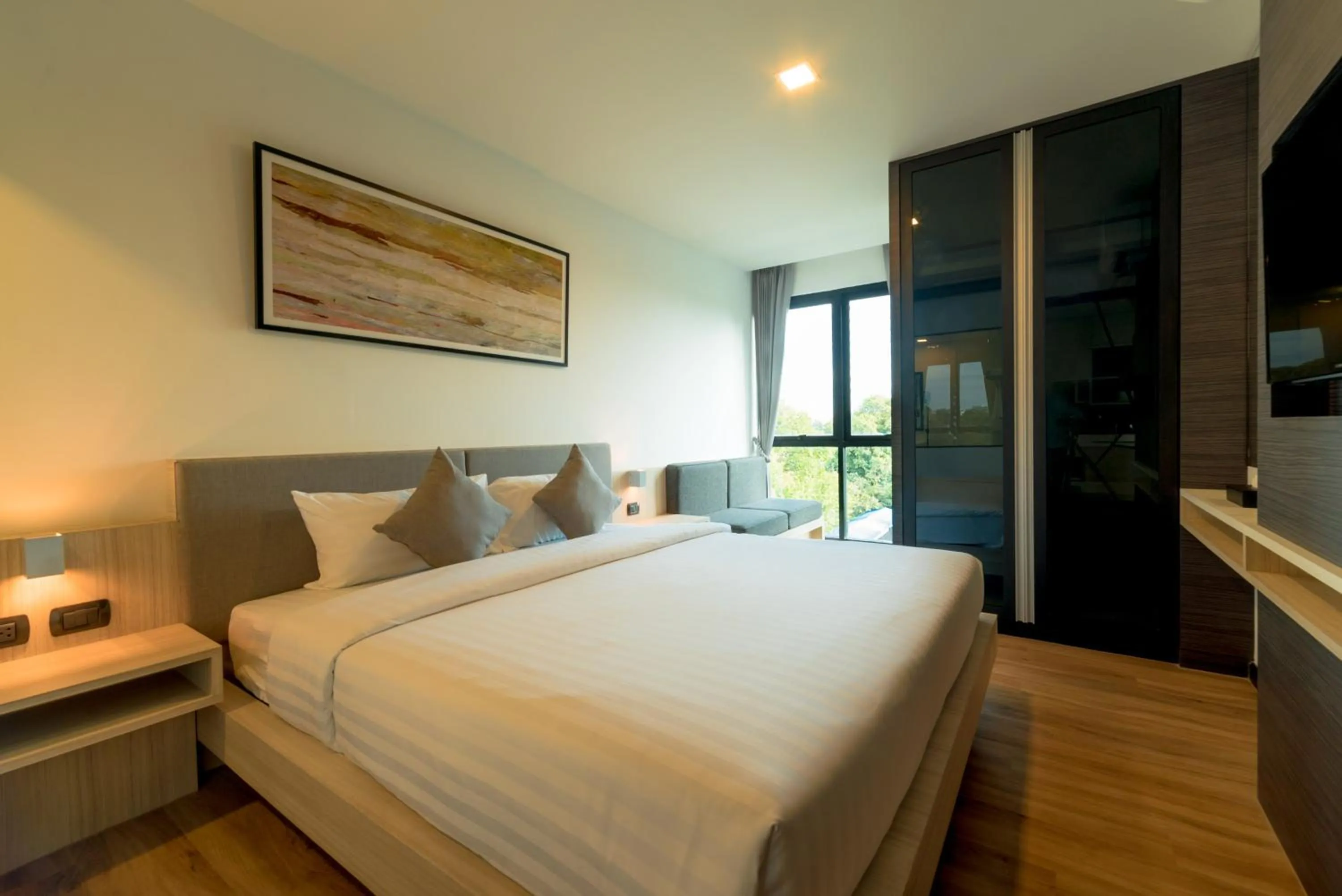 One-Bedroom Suite in Pause and Play Hotel