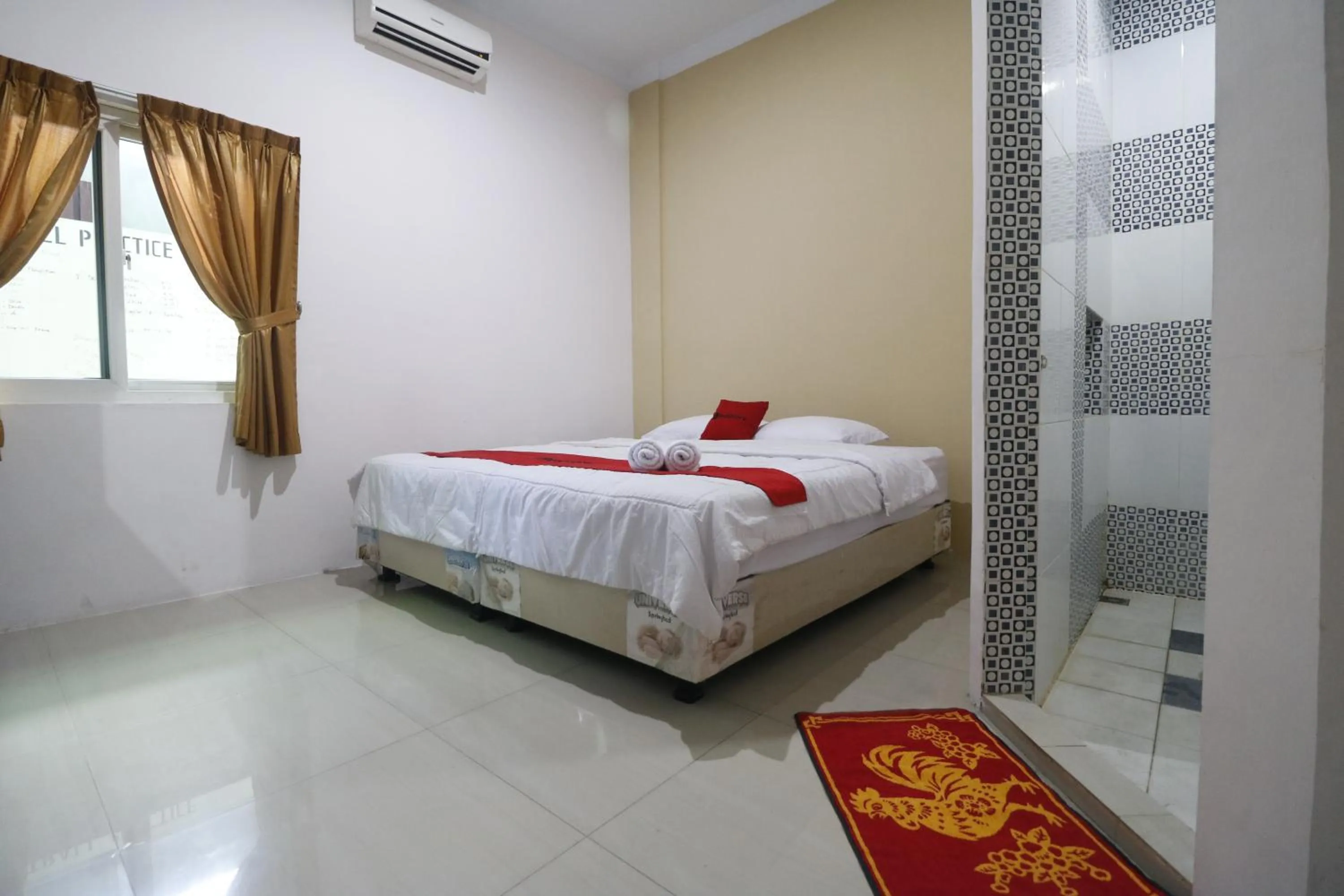 Double Room in RedDoorz @ Jalan Krakatau Medan