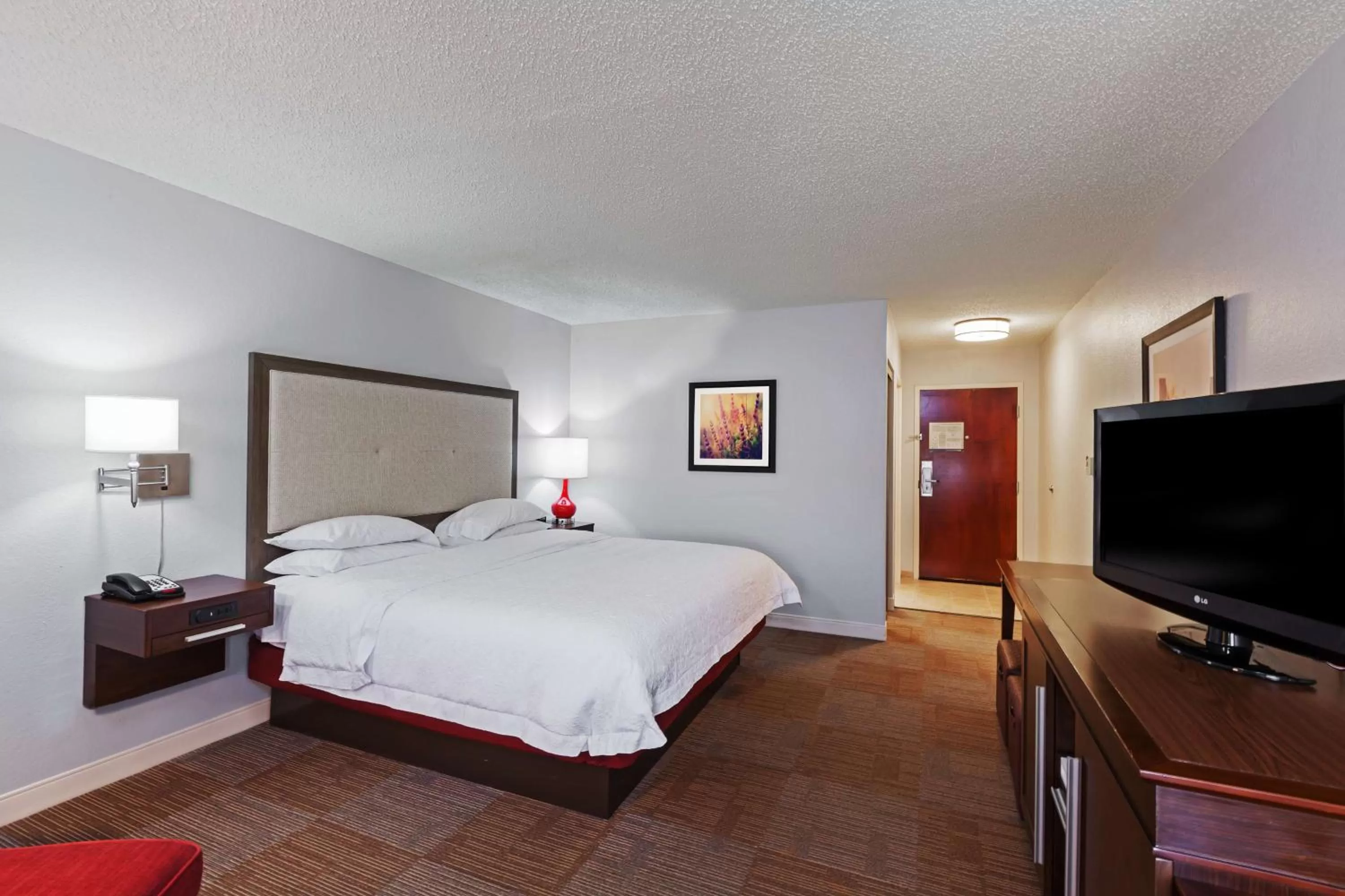 King Room with Accessible Tub - Mobility and Hearing Access/Non-Smoking in Hampton Inn Oklahoma City-Northwest