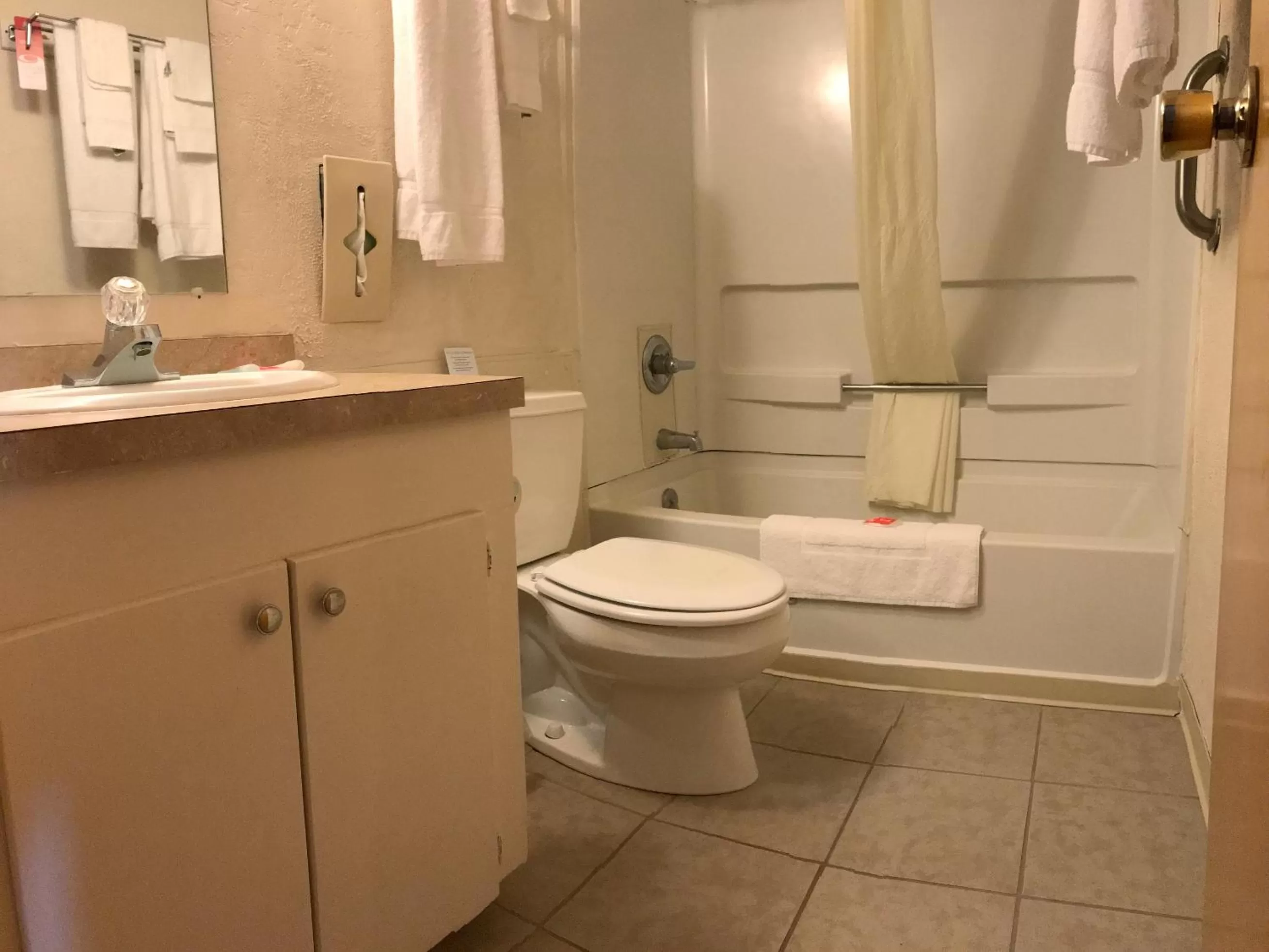 Deluxe Double Room in Adirondack Efficiencies