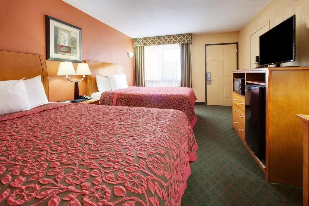 2 Queen Beds, Mobility/Hearing Accessible Room, Smoking in Hotel Blue Fairfield TX