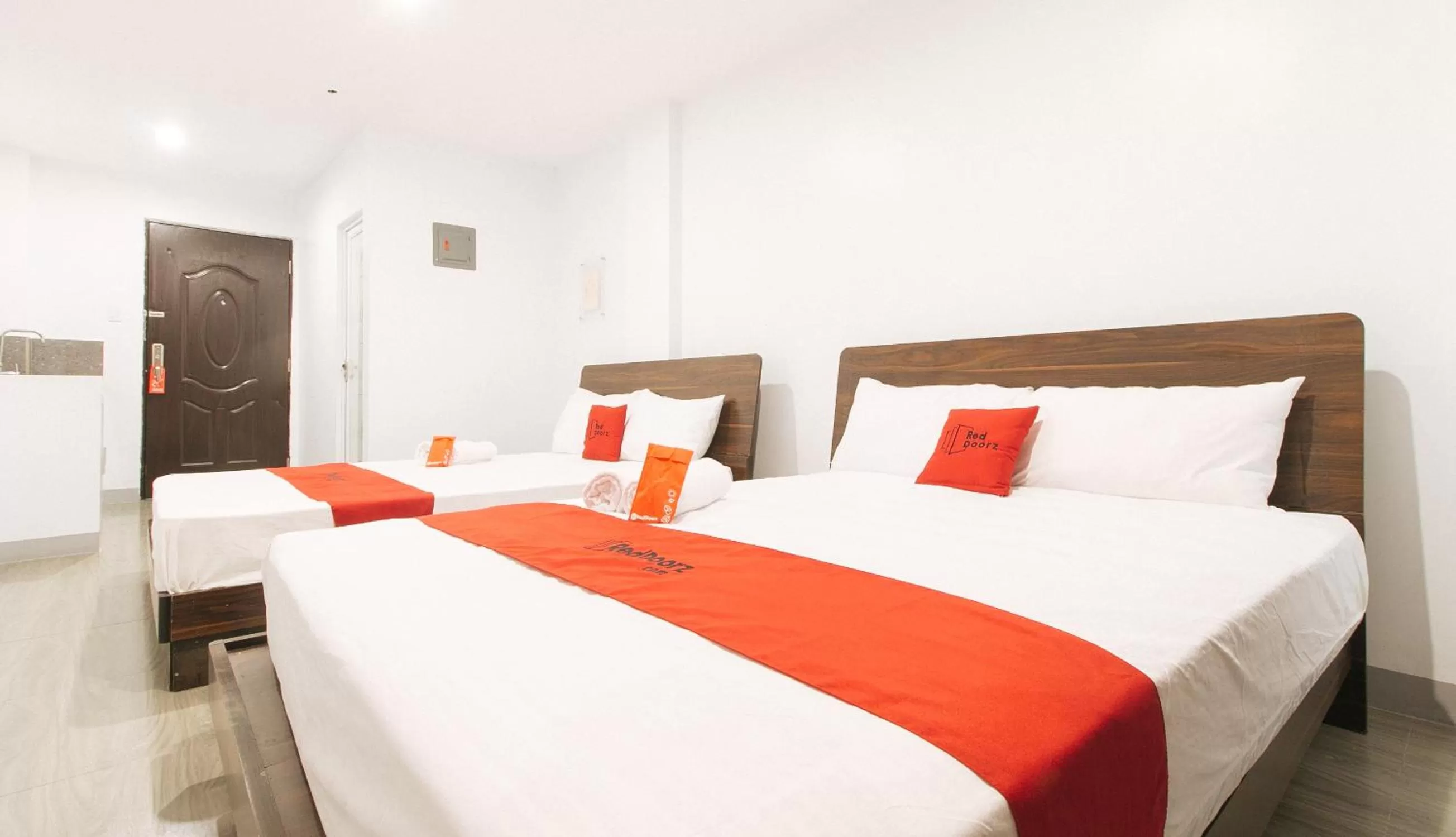 Family Room in RedDoorz near Zobel Roxas St