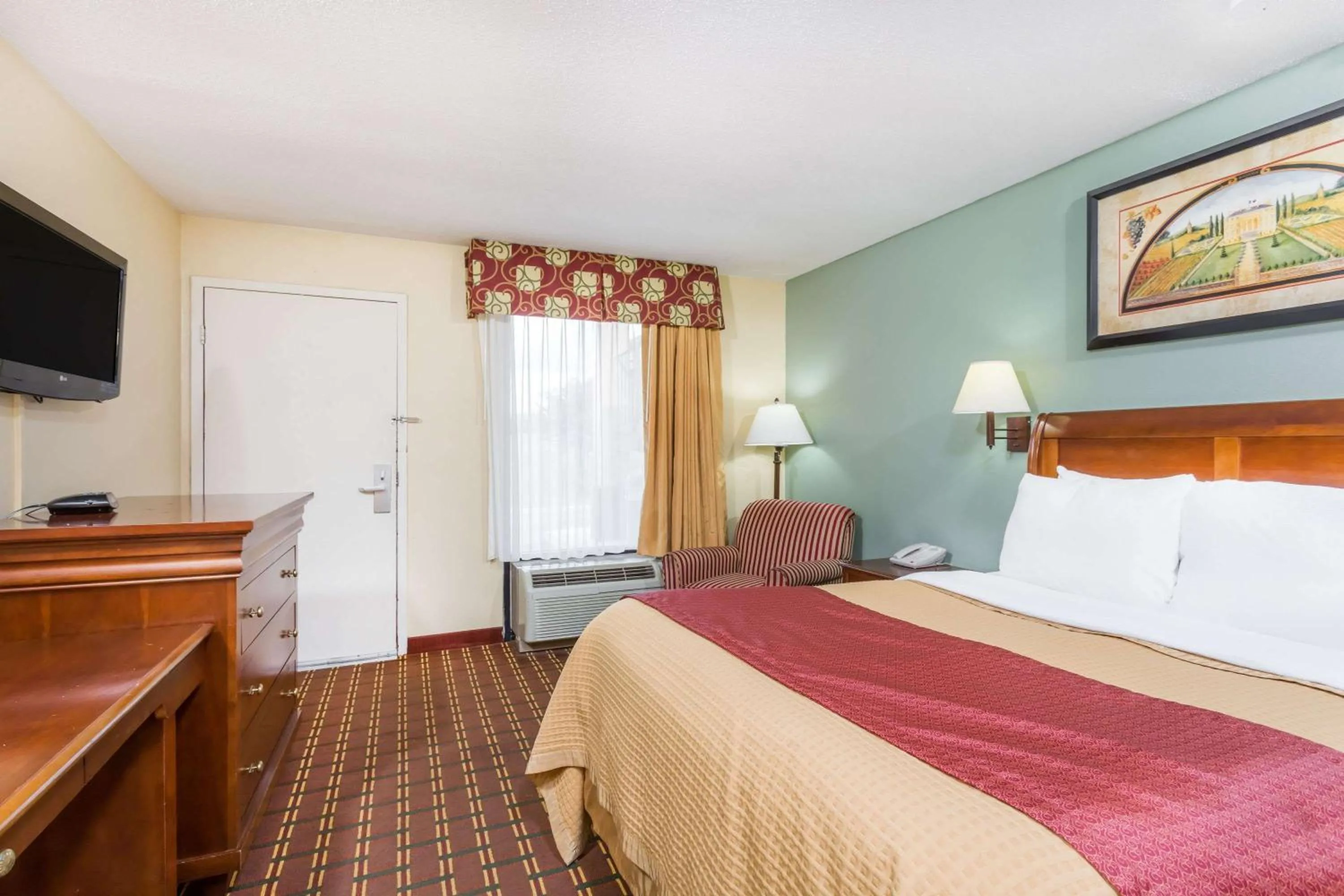 King Room - Disability Access/Non-Smoking in Days Inn by Wyndham Orangeburg