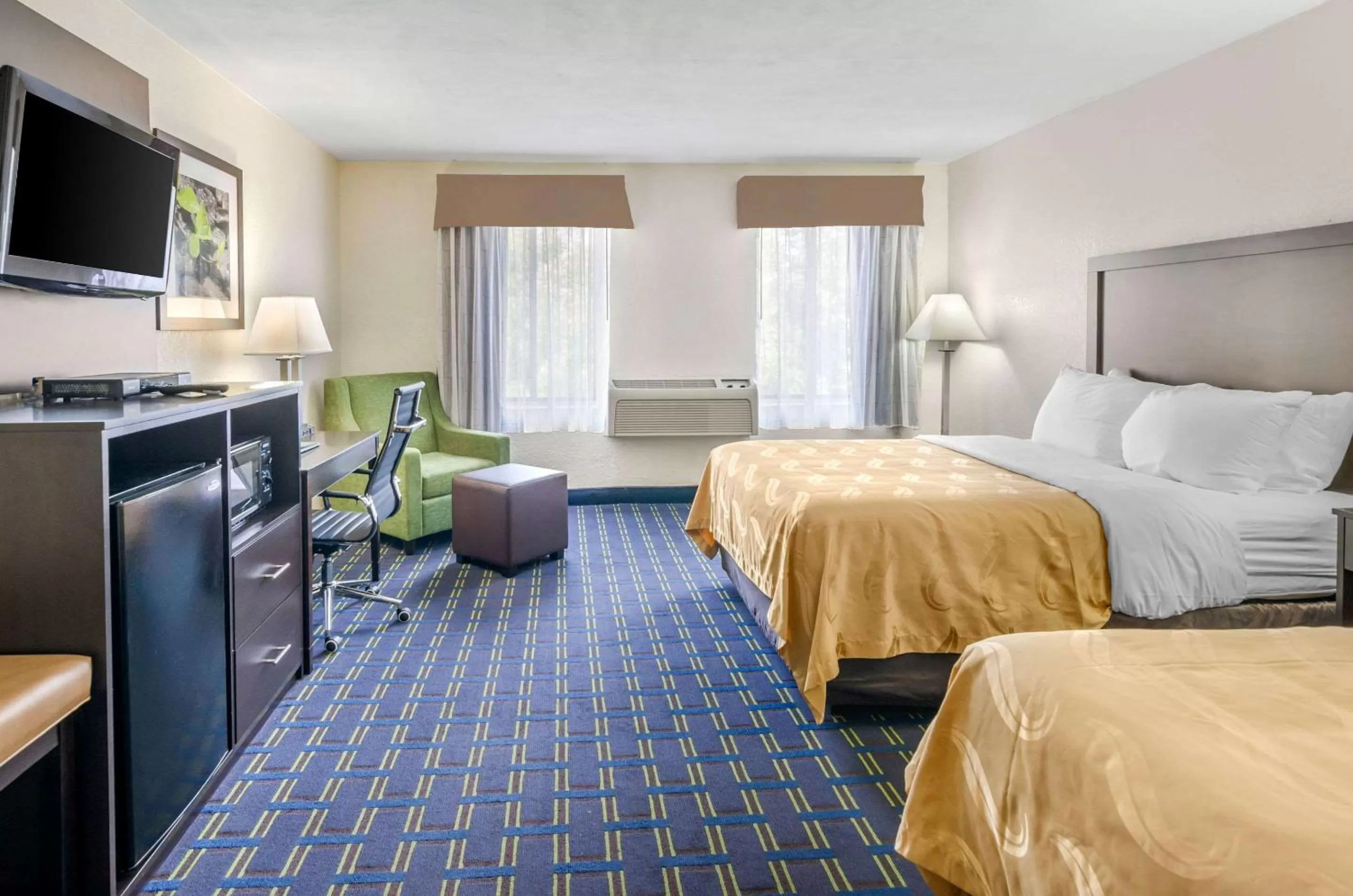 Queen Room with Two Queen Beds - Accessible/Non-Smoking  in Quality Inn Waynesboro - Skyline Drive