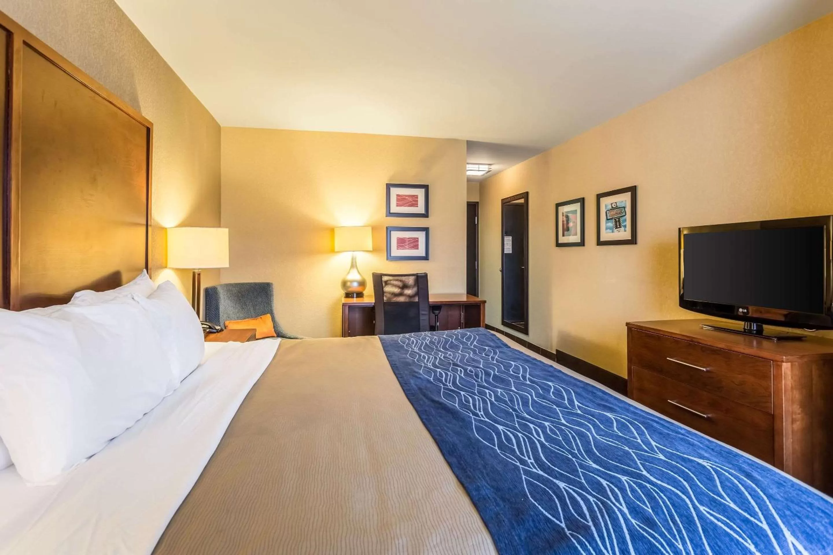 King Suite - Accessible/Non-Smoking in Comfort Inn Tupelo Central
