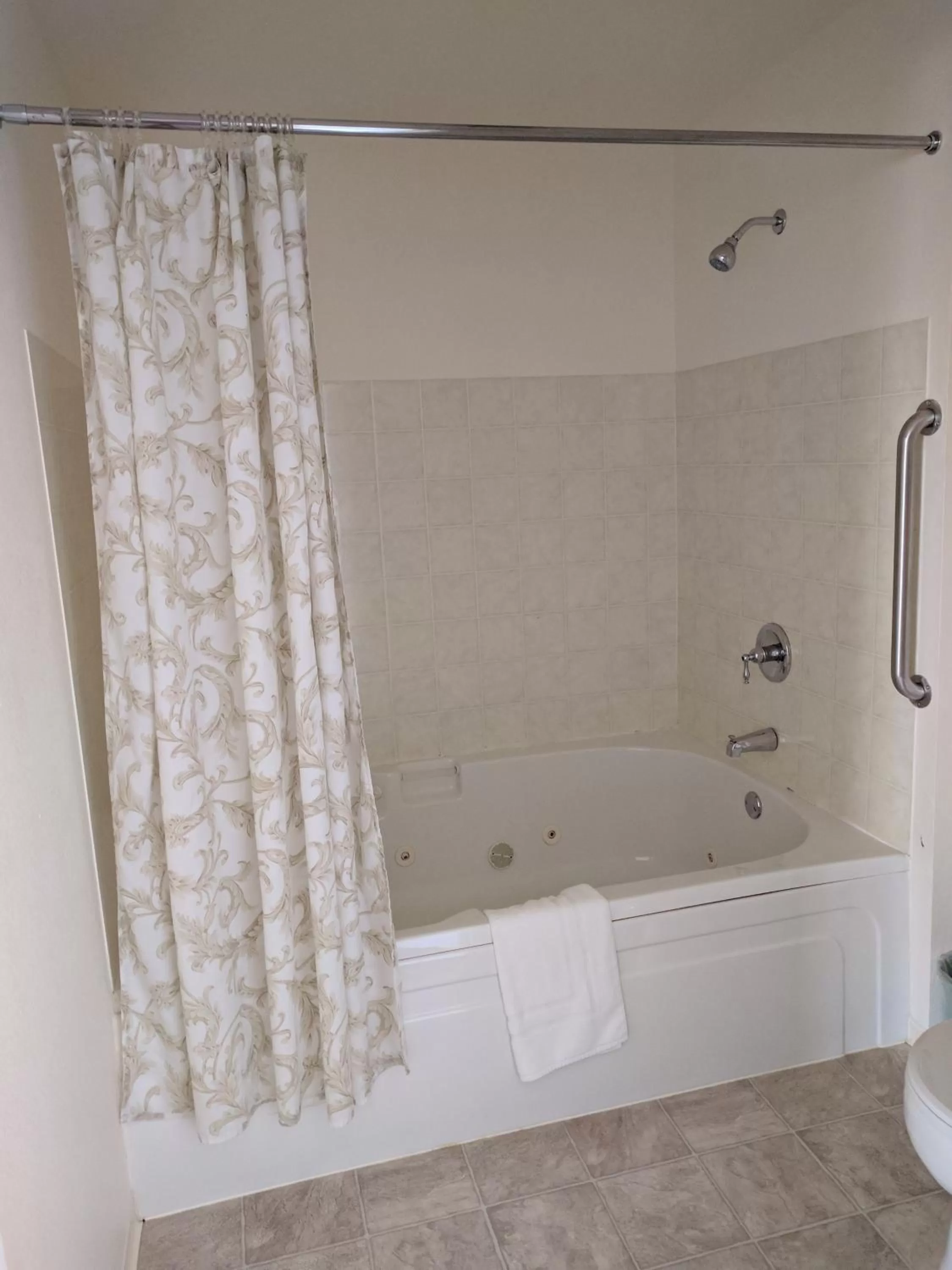 Deluxe Single Room in Lighthouse Inn