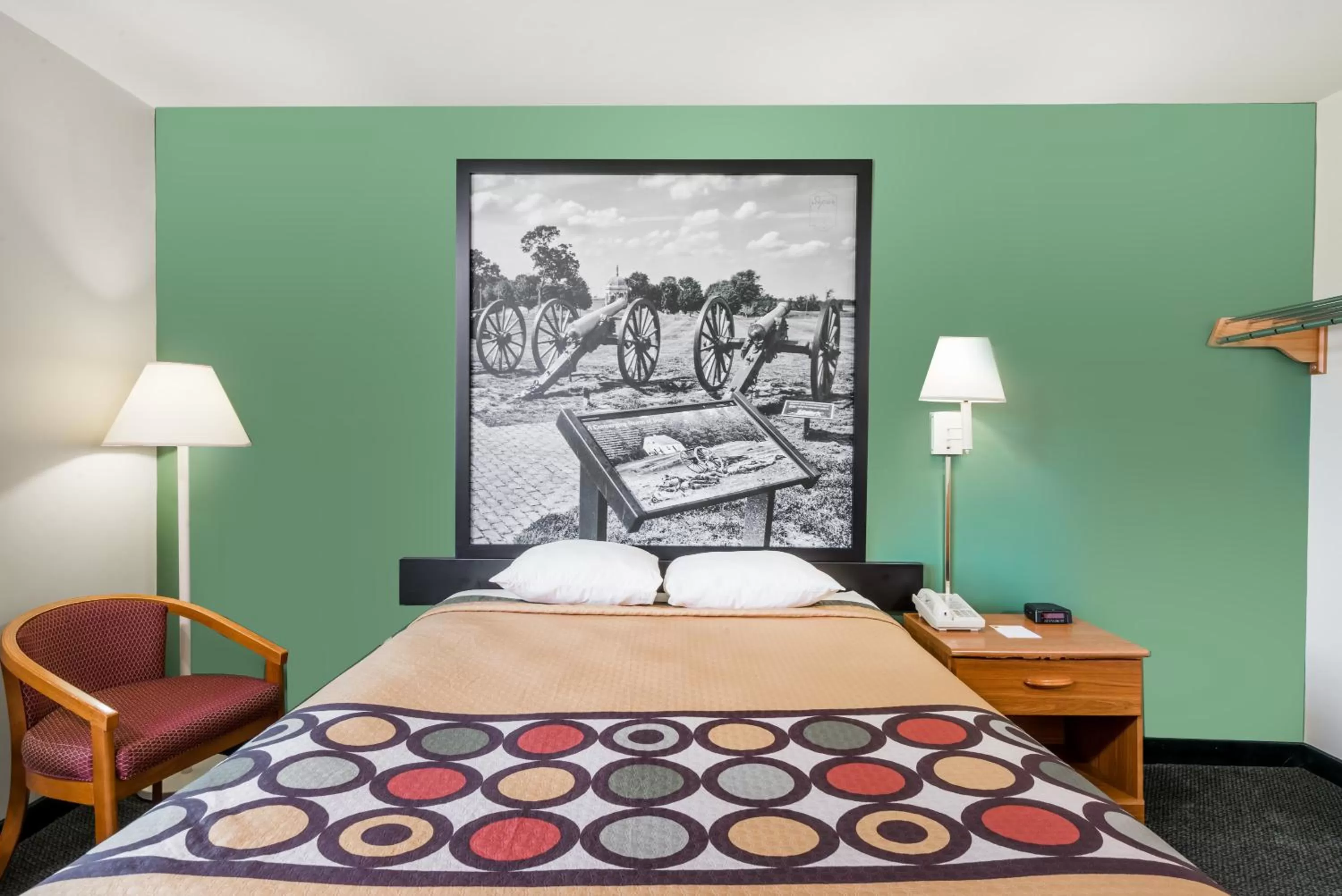 Queen Room - Disability Access - Non-Smoking in Super 8 by Wyndham Hagerstown/Halfway Area