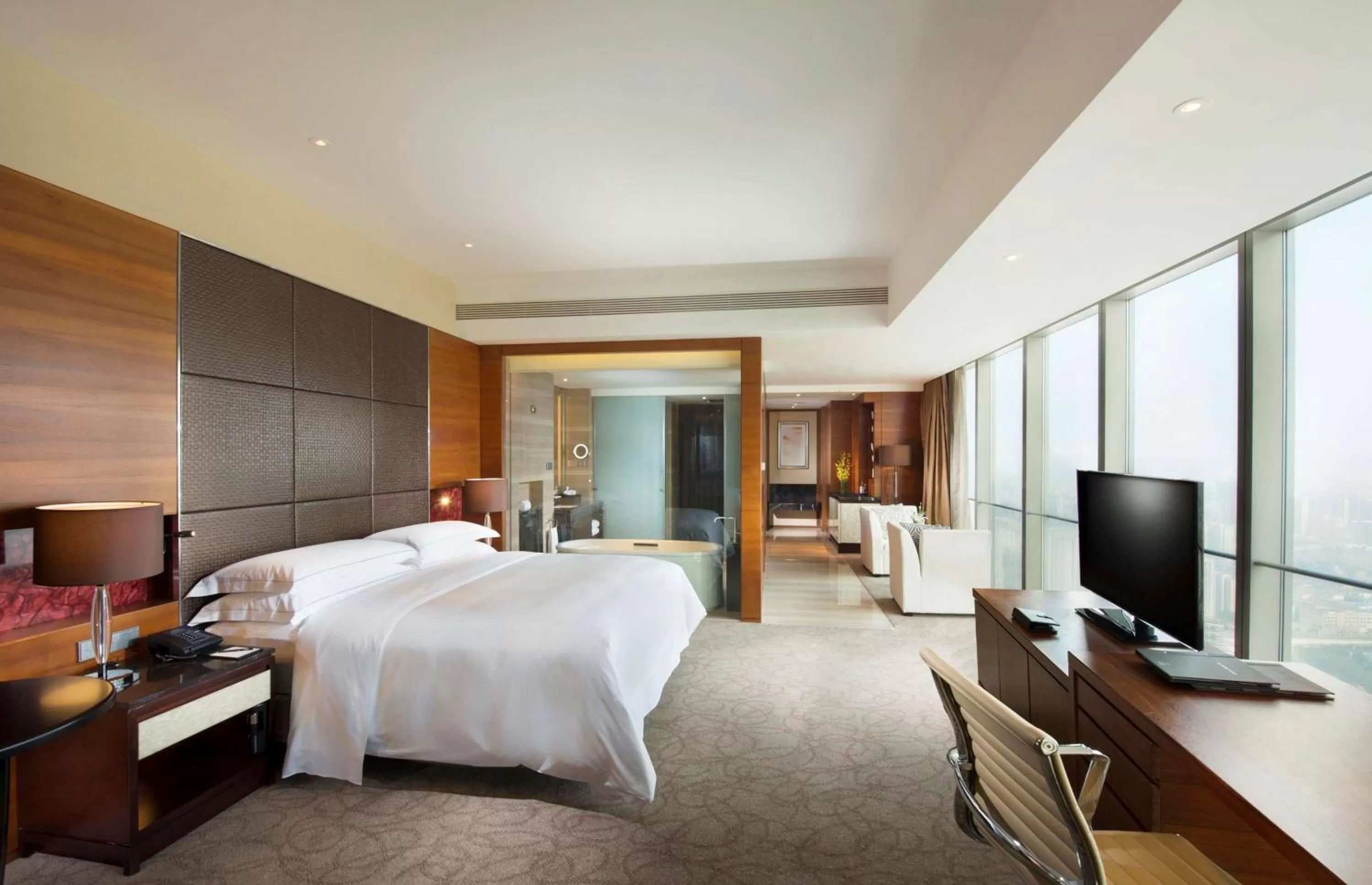 King Executive Deluxe Plus Room with Lounge Access in Hilton Shijiazhuang