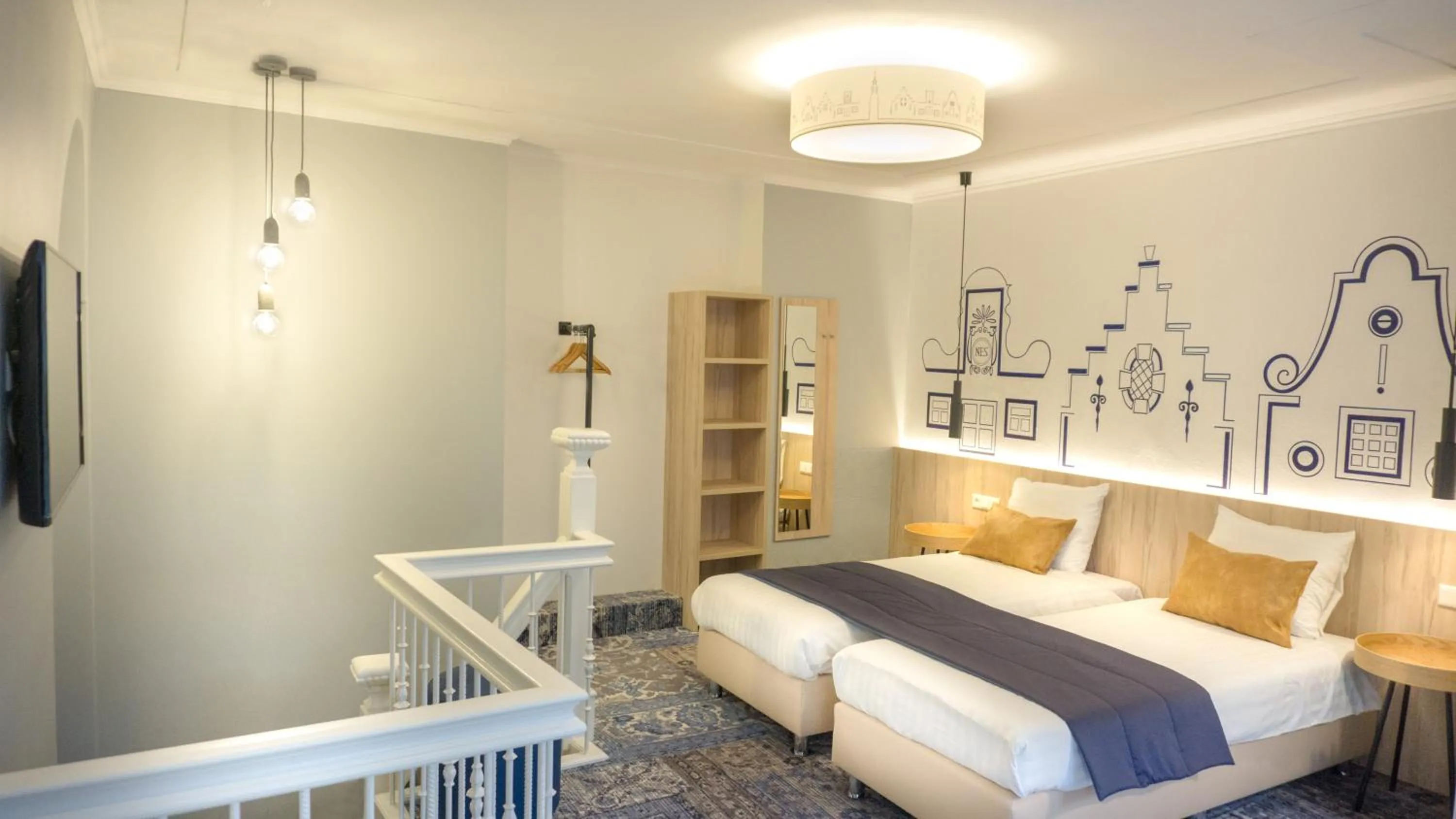 Deluxe Quadruple Room - Canal View in Hotel Nes Amsterdam