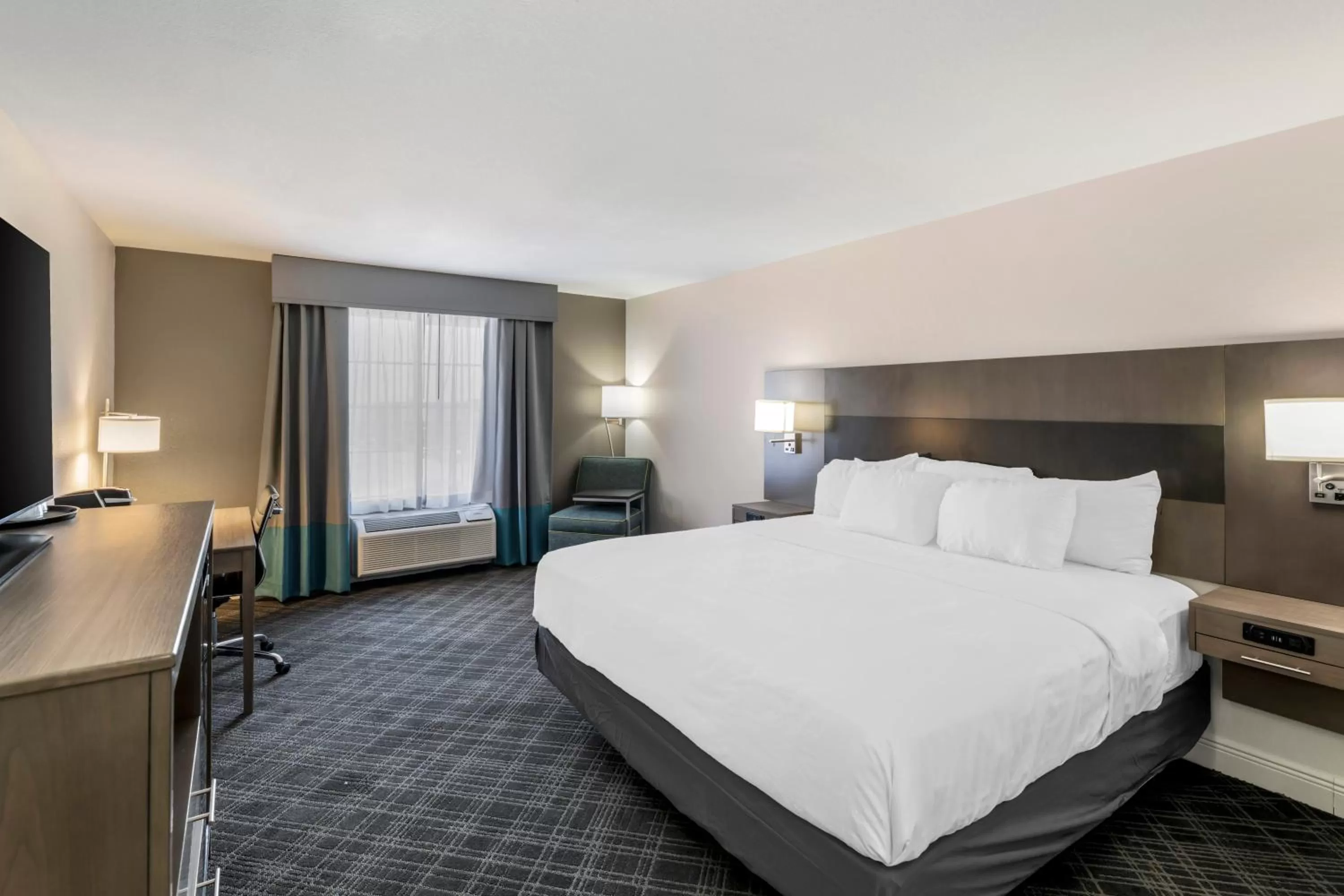 Standard King Room - Non Smoking in Comfort Inn & Suites