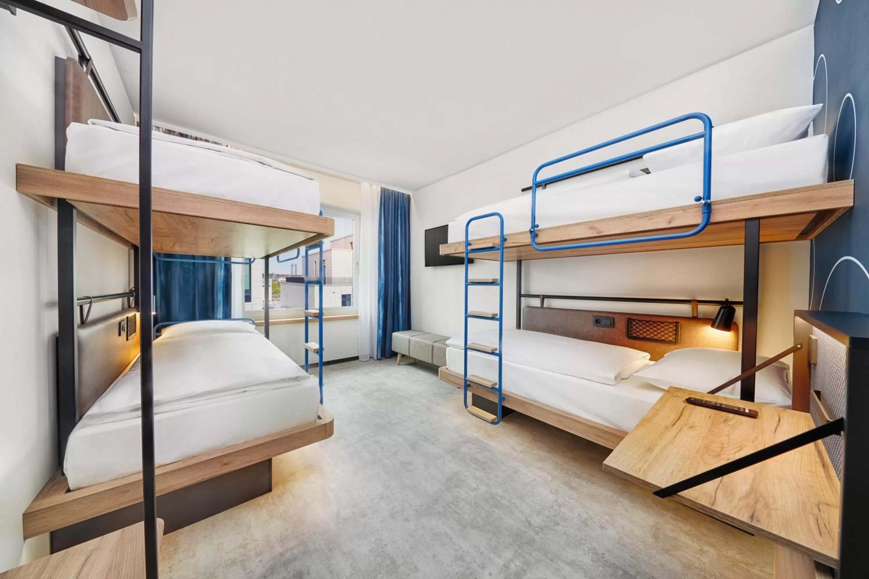 Quadruple Room in H2 Hotel Düsseldorf City