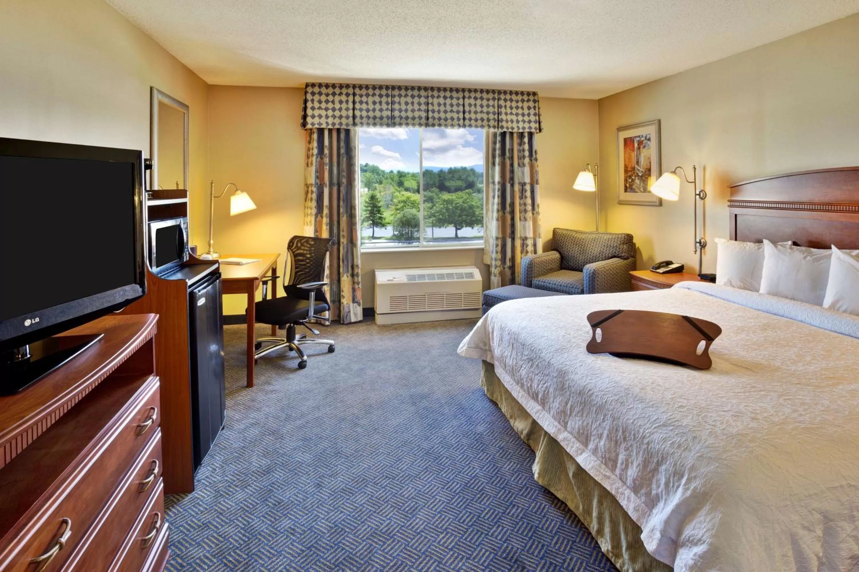 Premium King Room with Sofa Bed - Non-Smoking in Hampton Inn Rutland/Killington