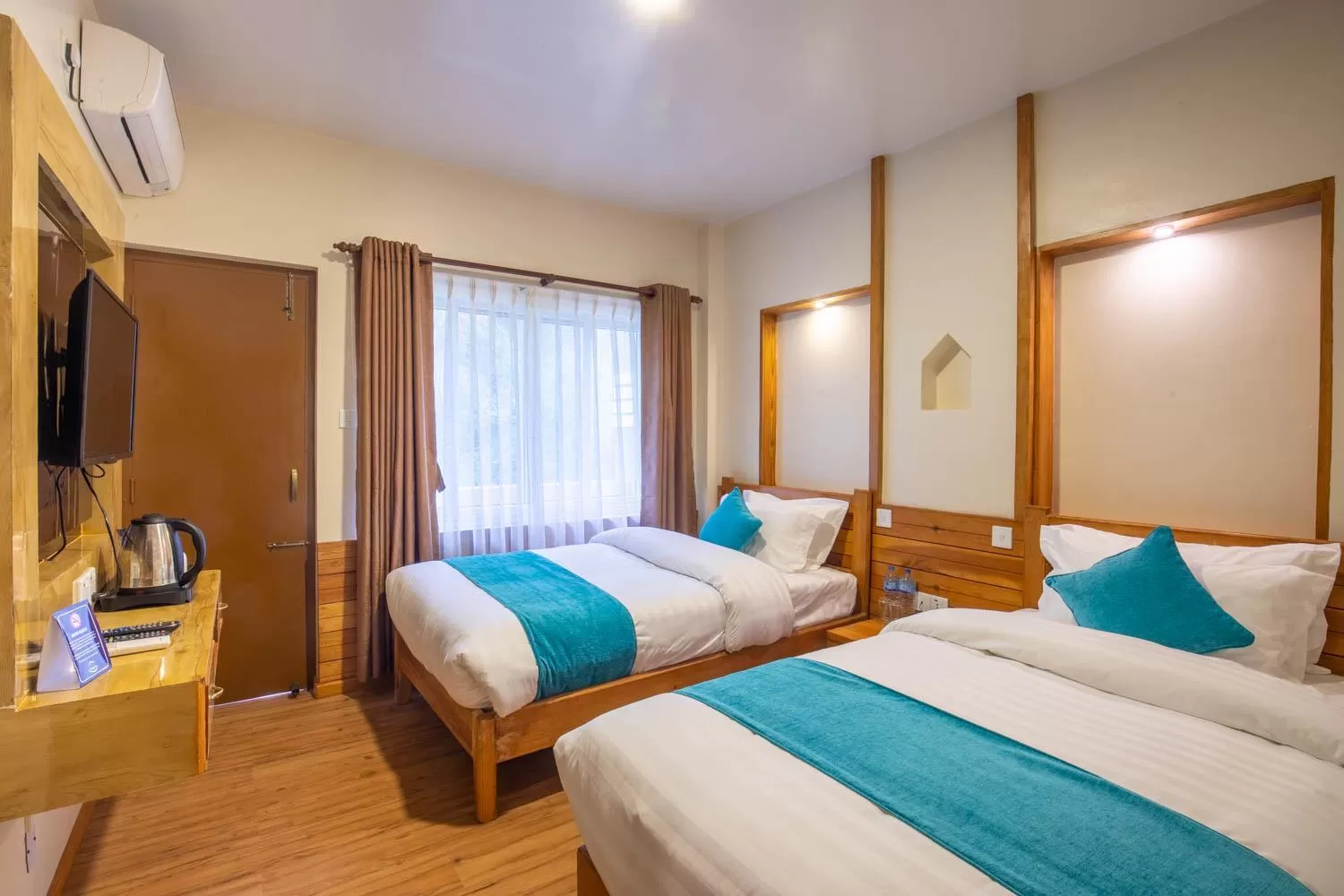 Deluxe Twin Room in Hotel Himalayan Glacier