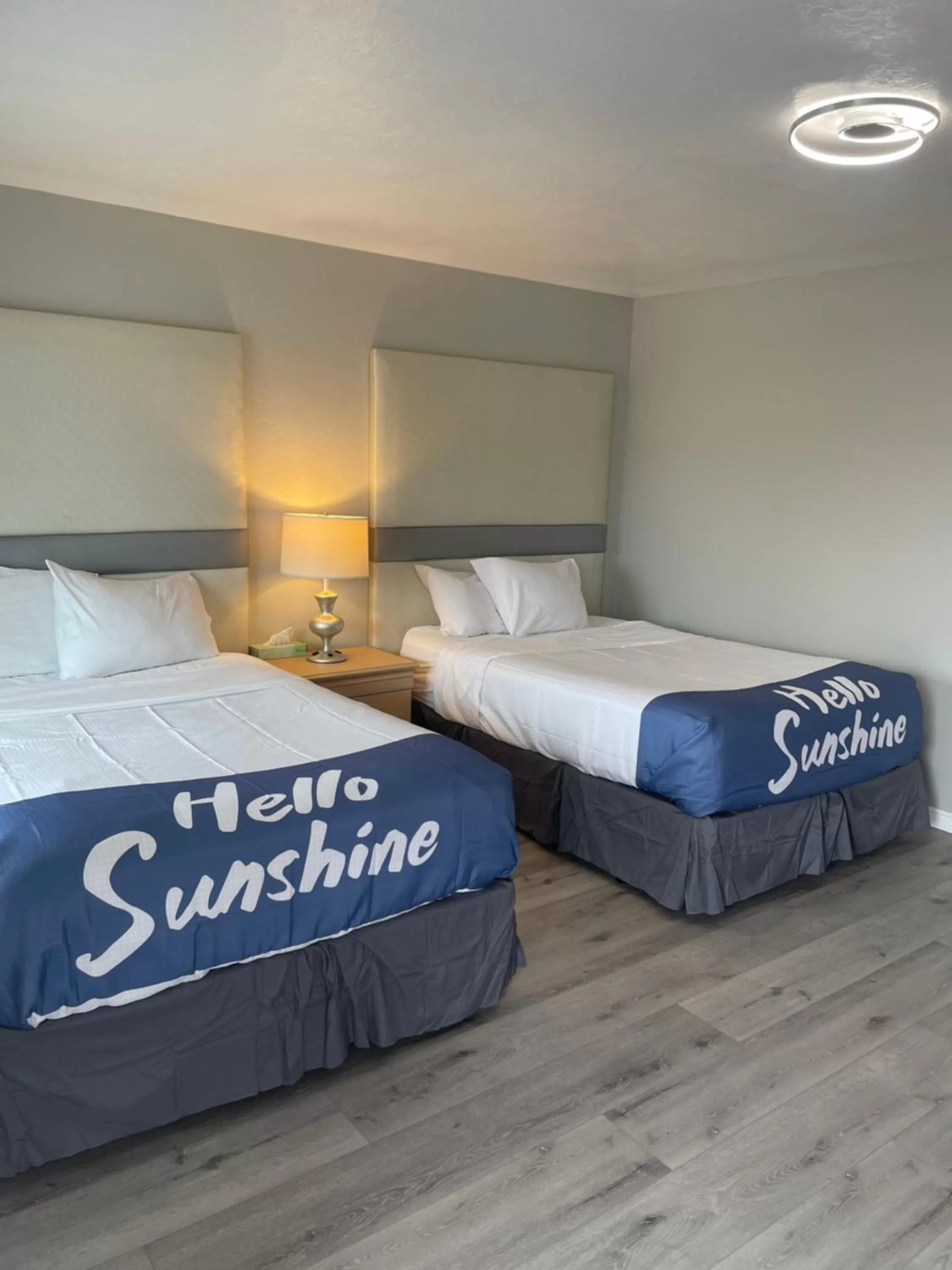 Deluxe Room in Sunglow Motel