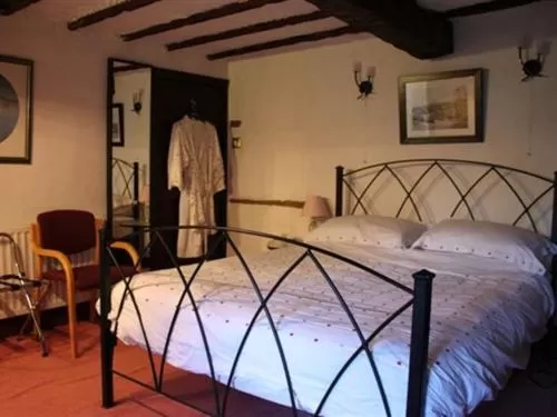 Double Room with Private Bathroom - single occupancy in Church Villa B & B