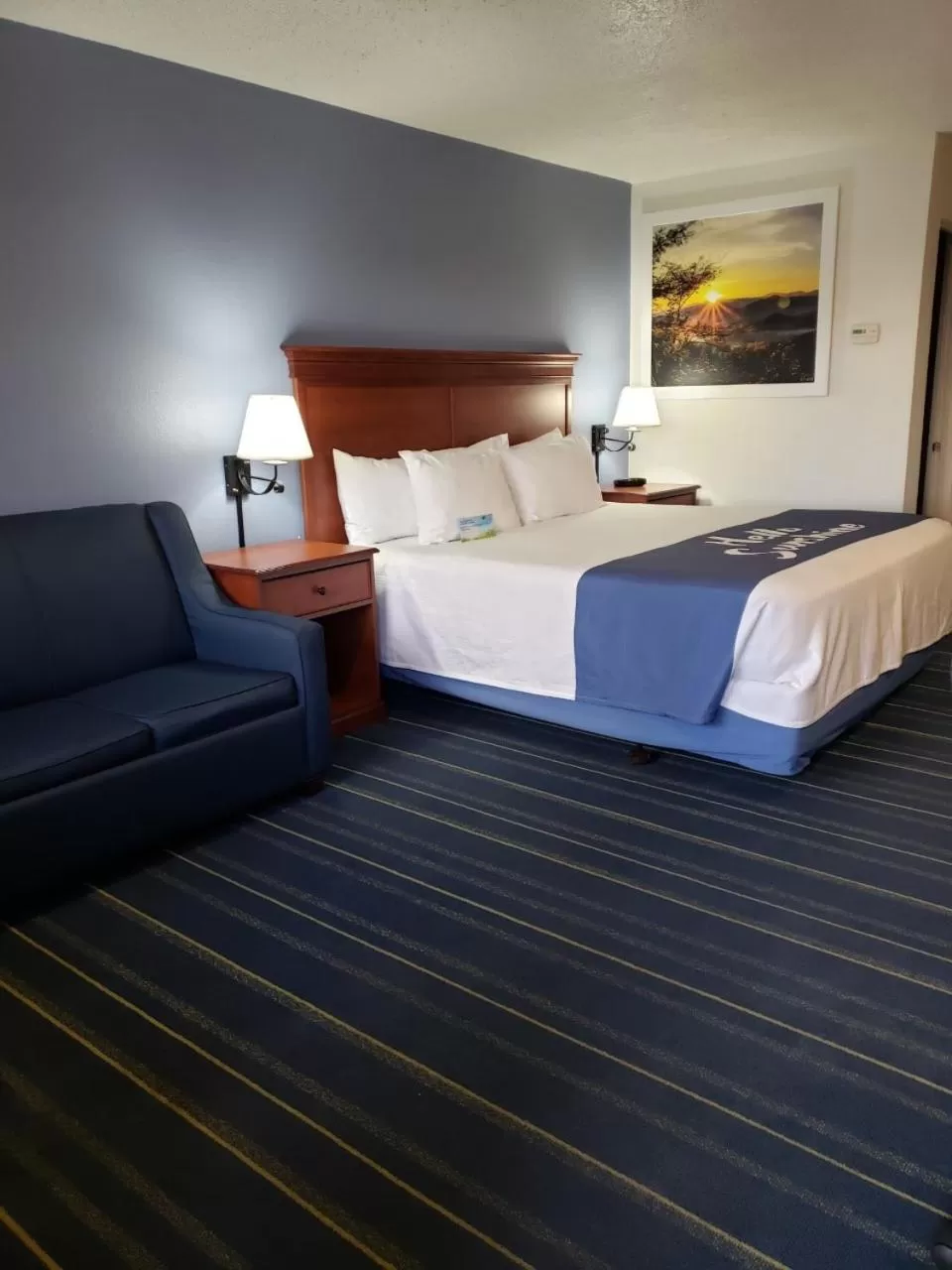 Queen Room - Disability Access - Non-Smoking in Days Inn by Wyndham Grand Junction