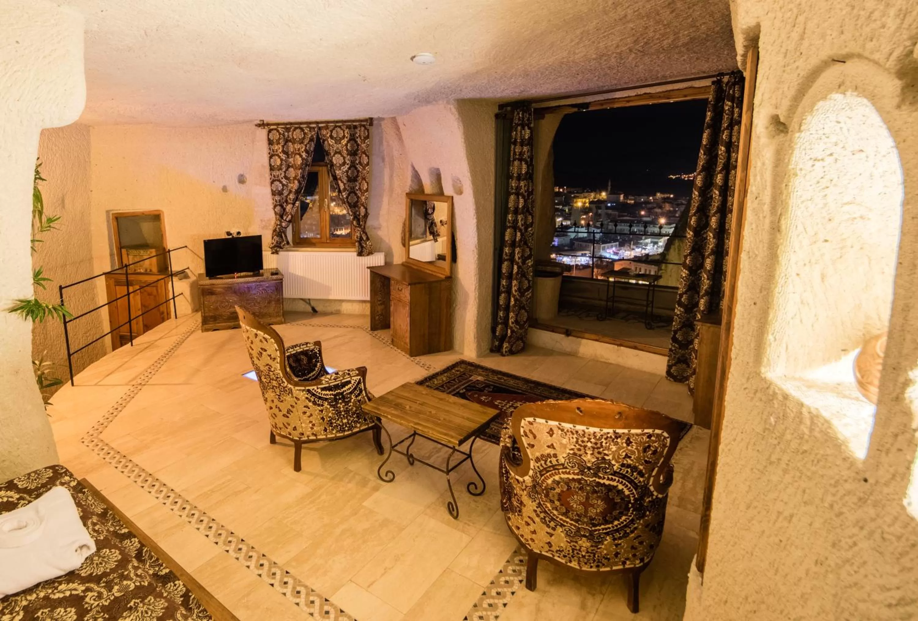 Junior Cave Suite with Balcony in Elite Cave Suites