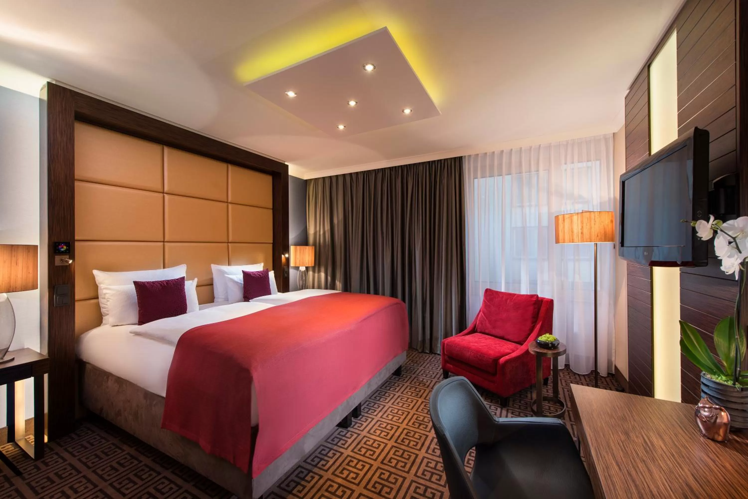 Business Double Room in Hotel Palace Berlin