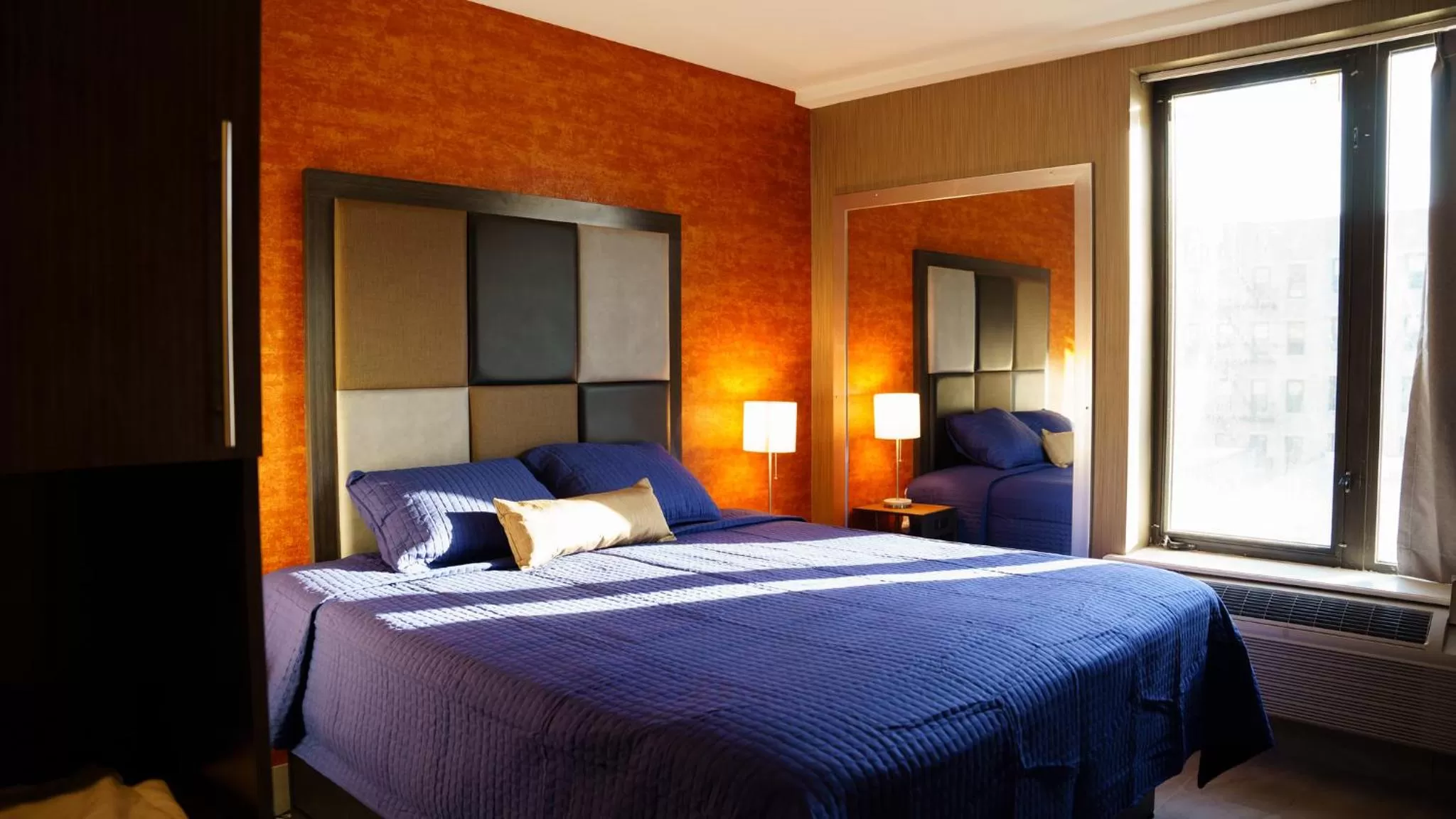 Deluxe King Room - Smoking in Wheeler Hotel