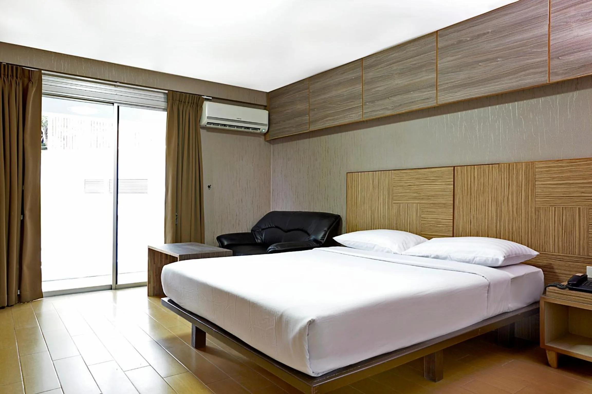 Deluxe Double Room in Watana Hotel
