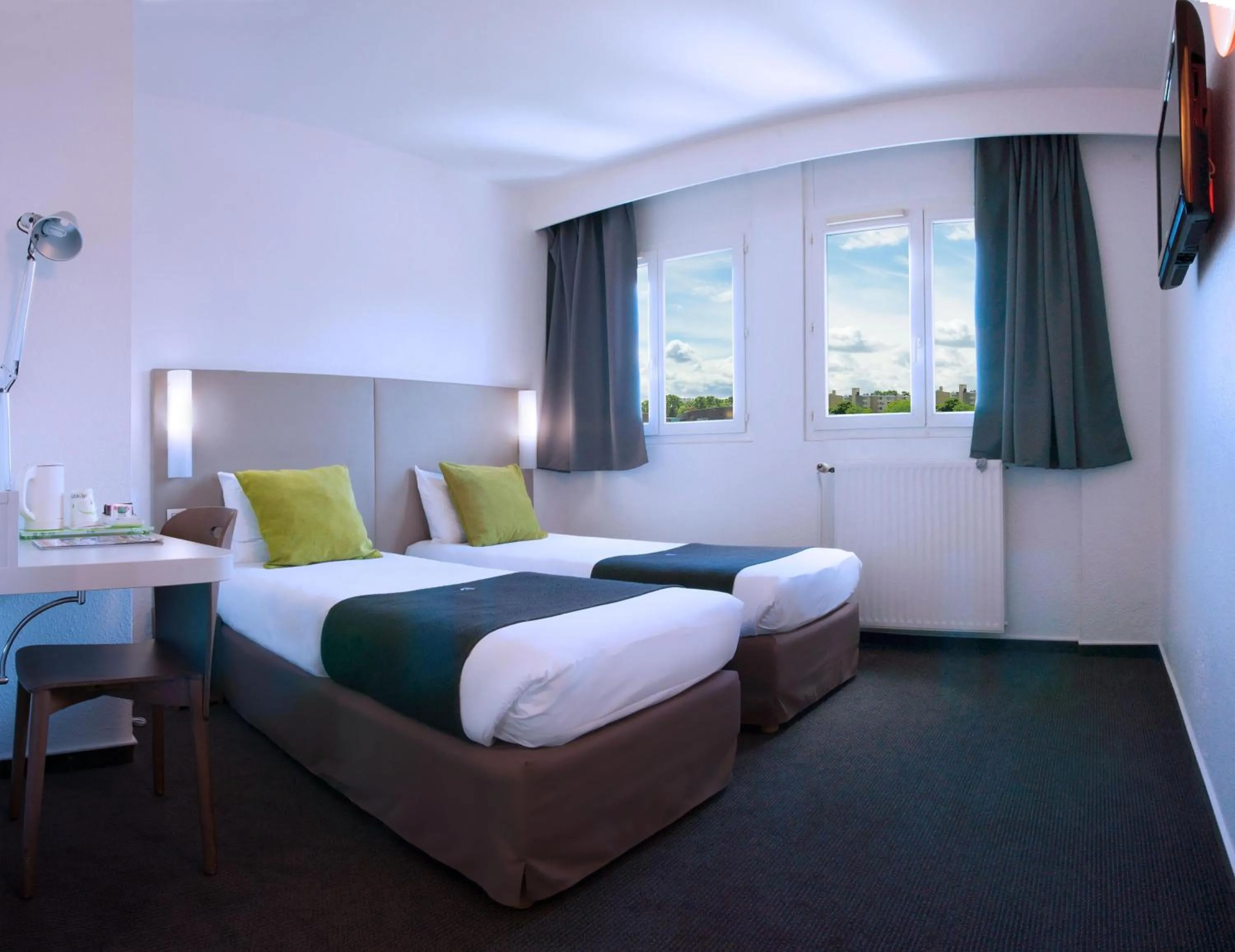 Twin Room in Campanile Créteil Centre