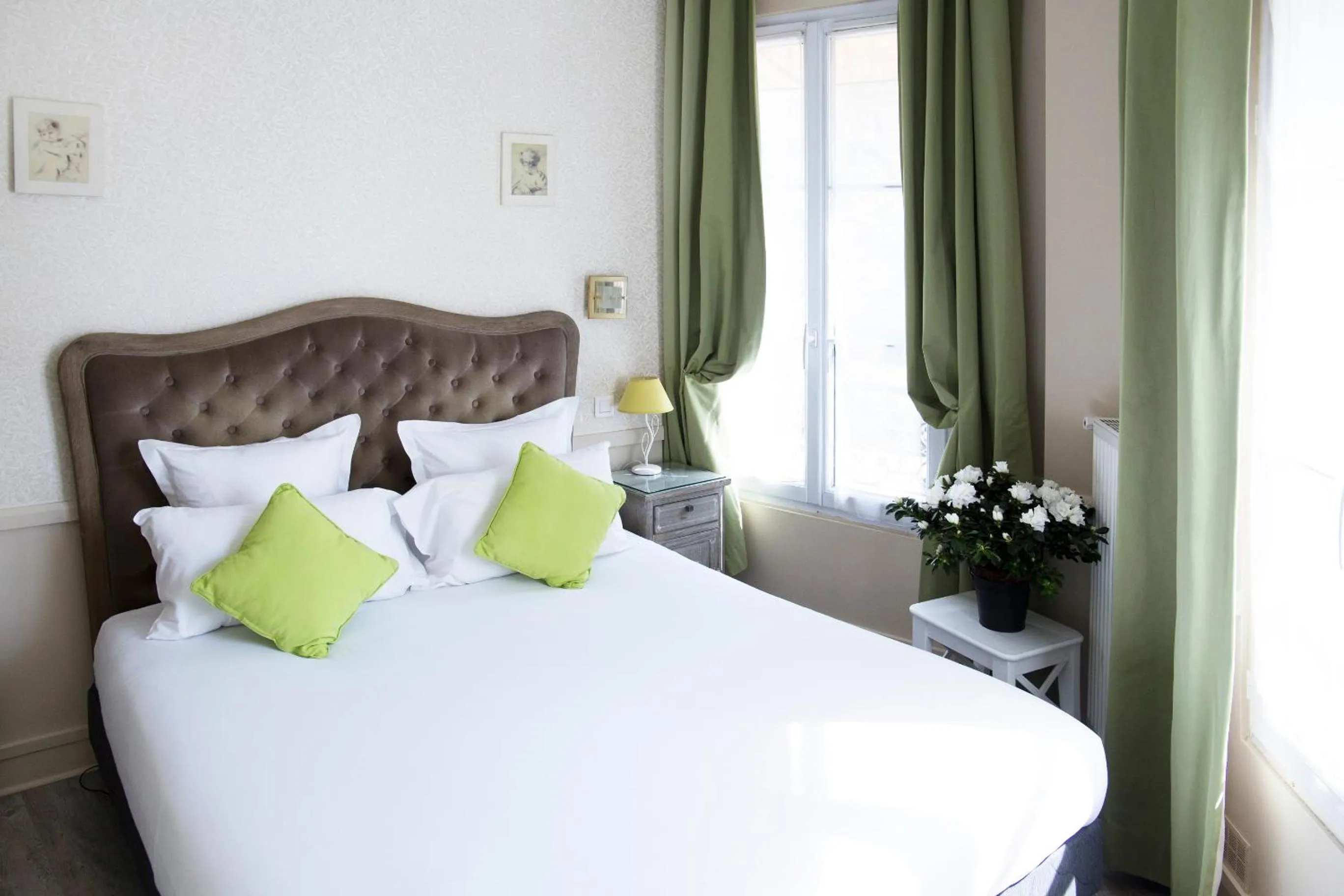 Double Room in Hôtel de la Motte Picquet