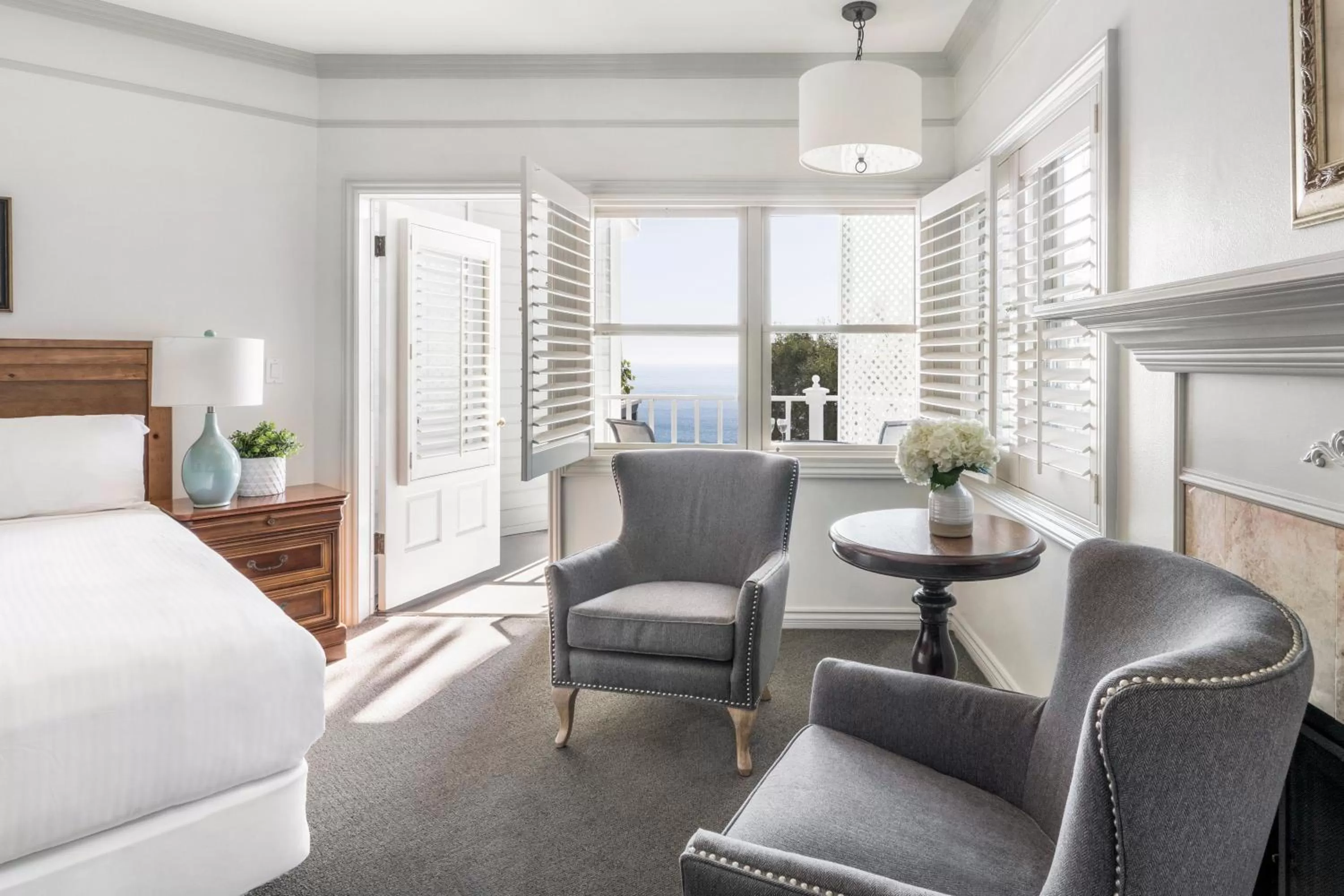 Pacific Edge Limited + Balcony in Blue Lantern Inn, A Four Sisters Inn