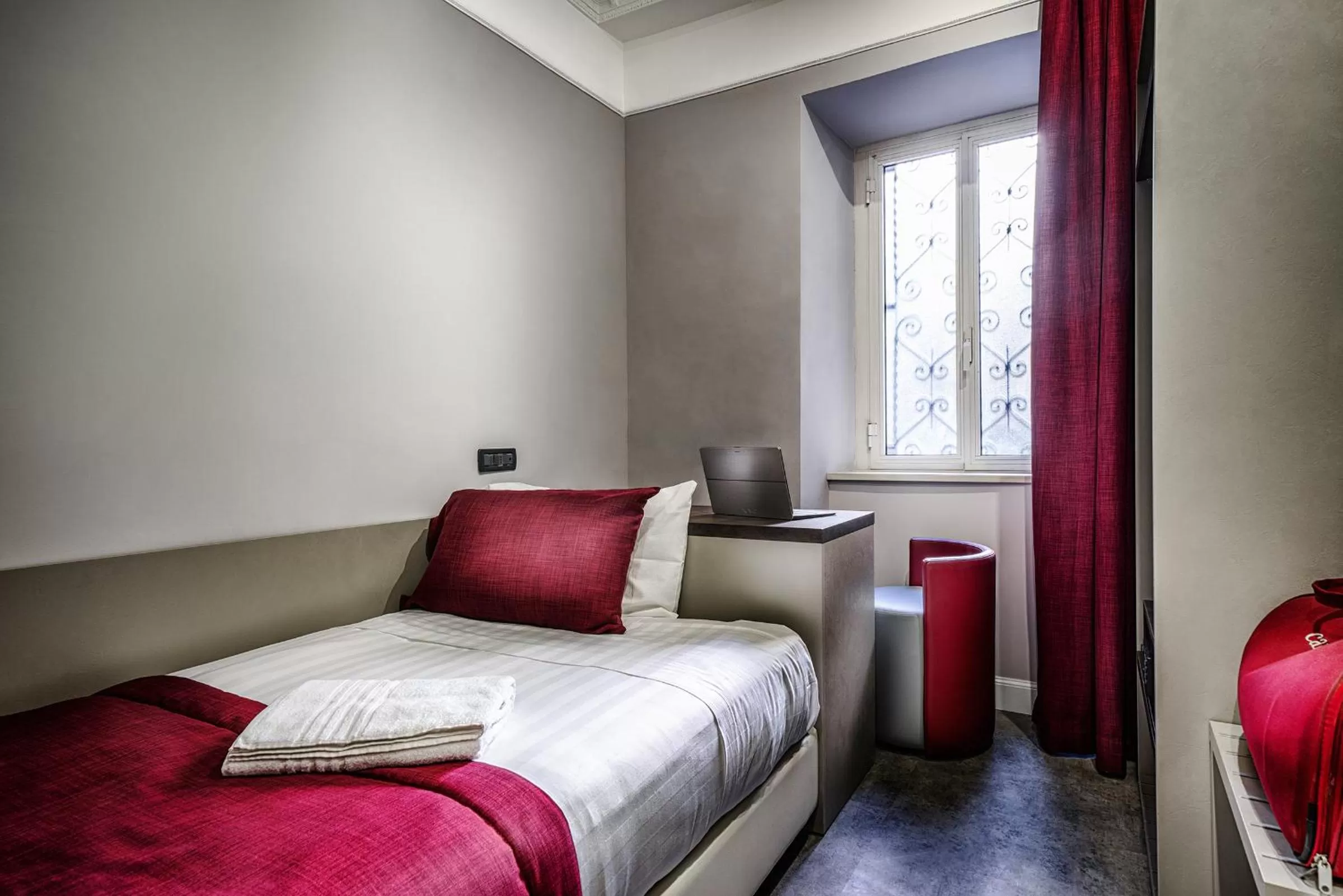 Single Room in Hotel Varese