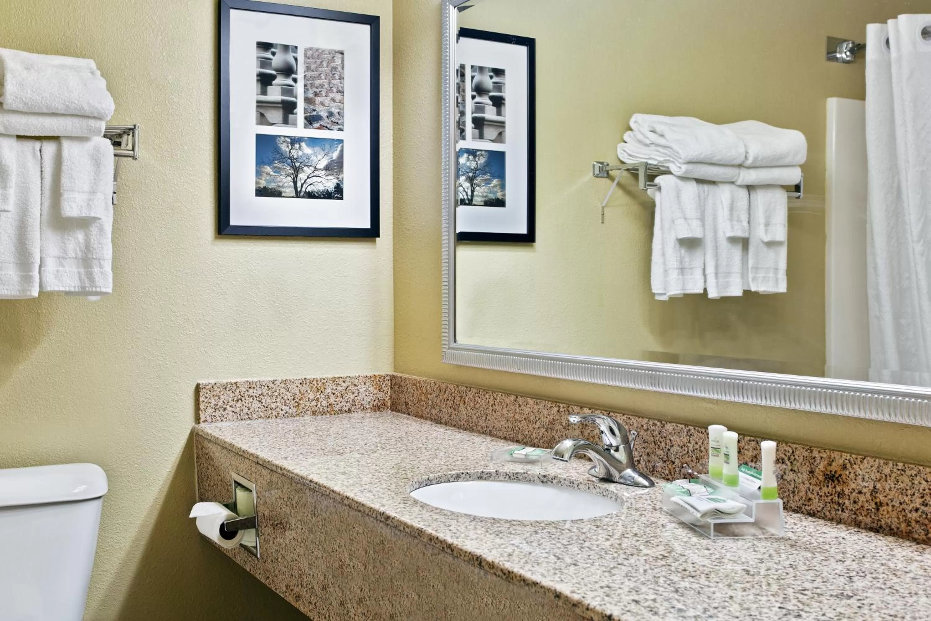 King Studio with Spa Bath in Country Inn & Suites by Radisson, Moline Airport, IL