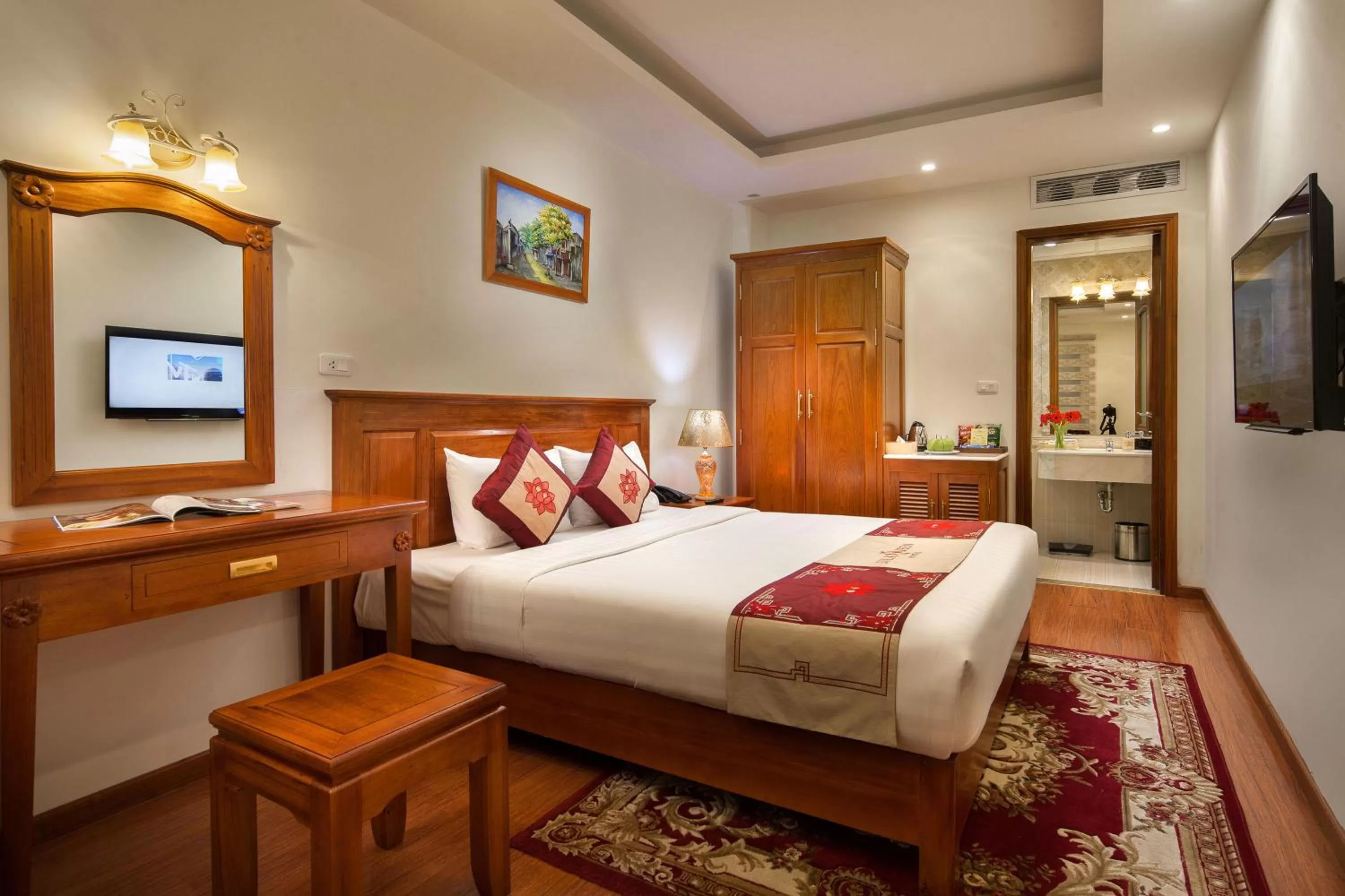 Deluxe Double or Twin Room with Inner Window in Silk Queen Hotel
