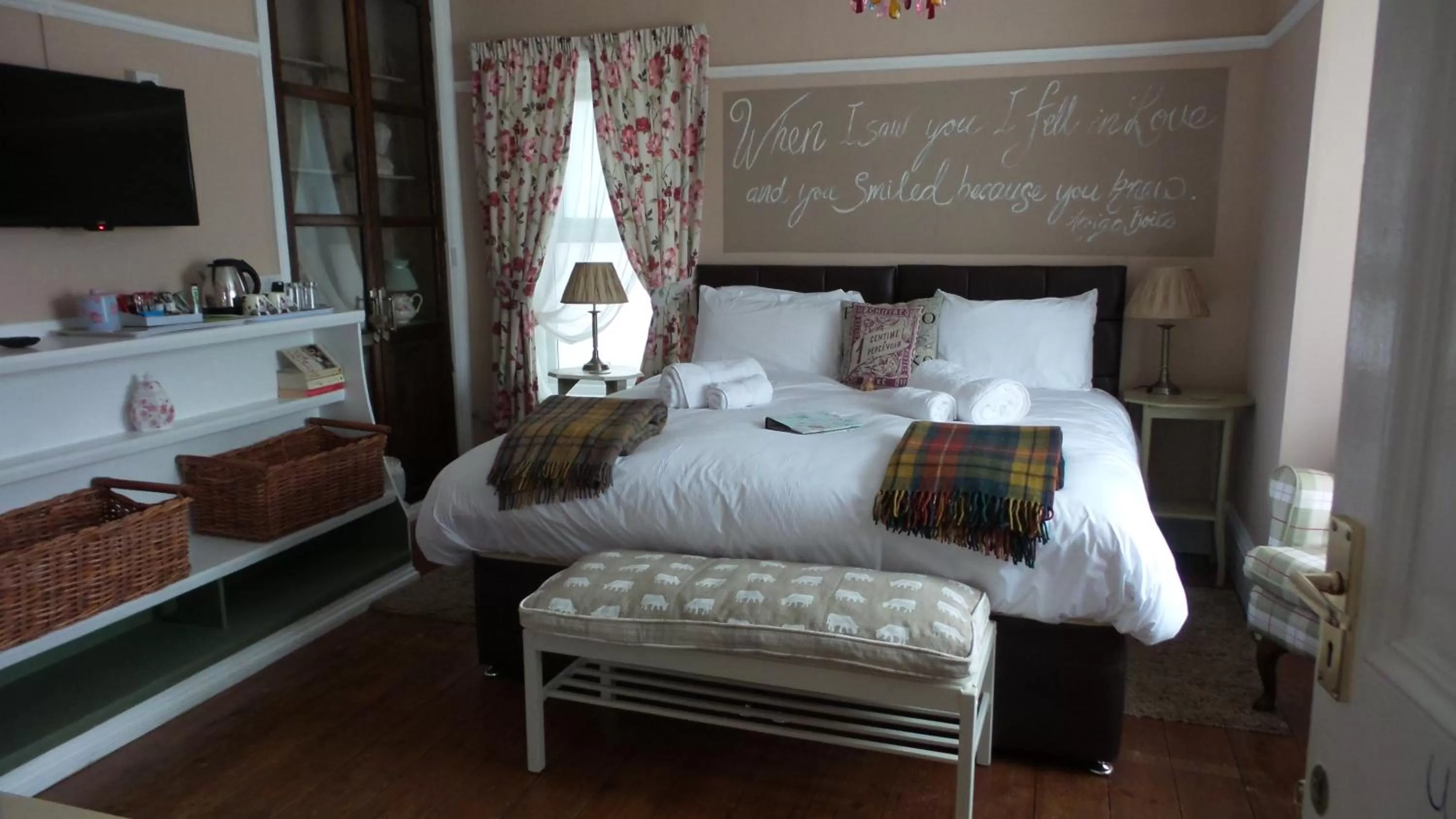 The Salthouse King Room - Ground Floor in Hooray Henrys