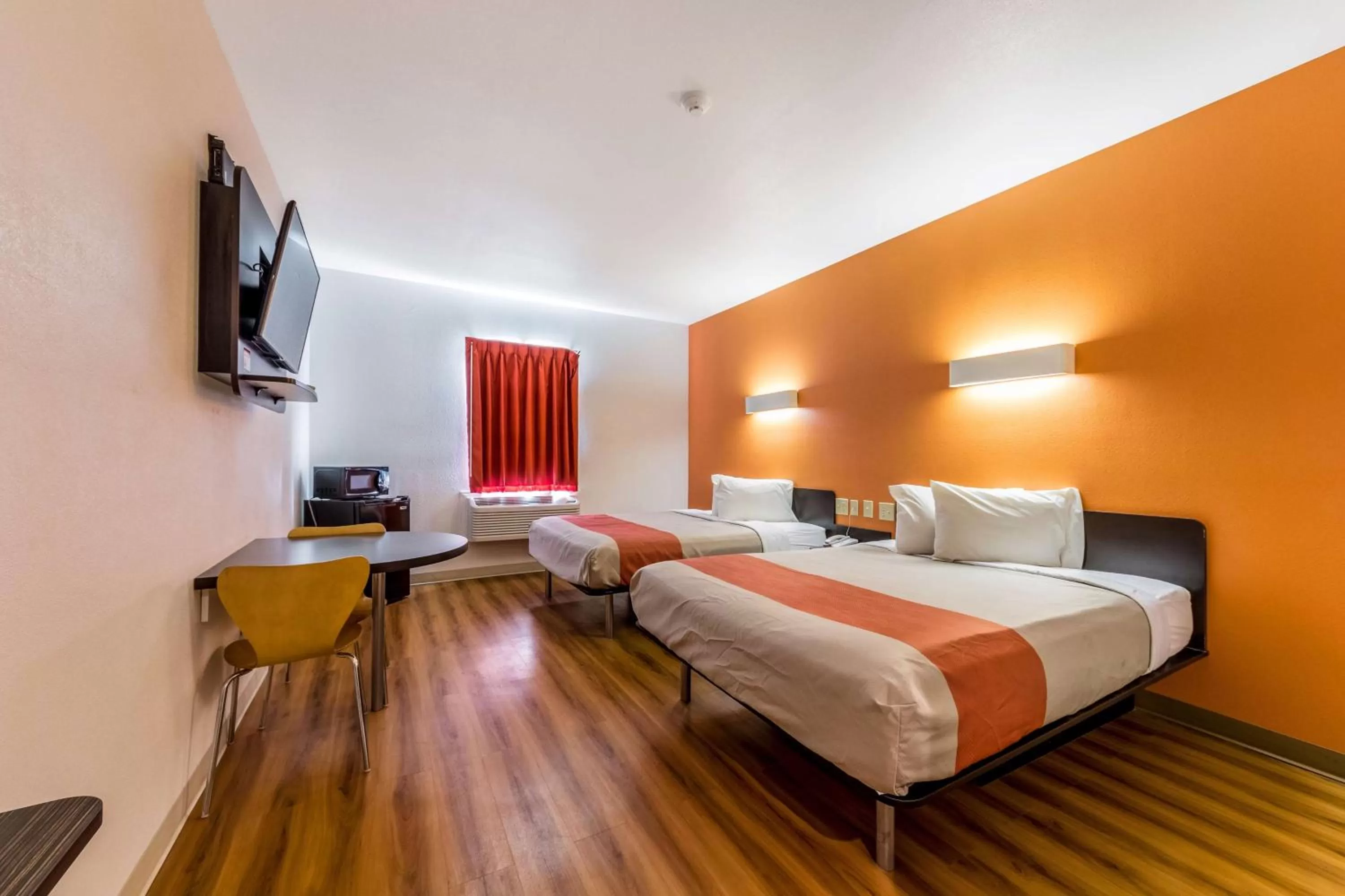 Queen Room with Two Queen Beds - Non-Smoking in Motel 6-Jourdanton, TX