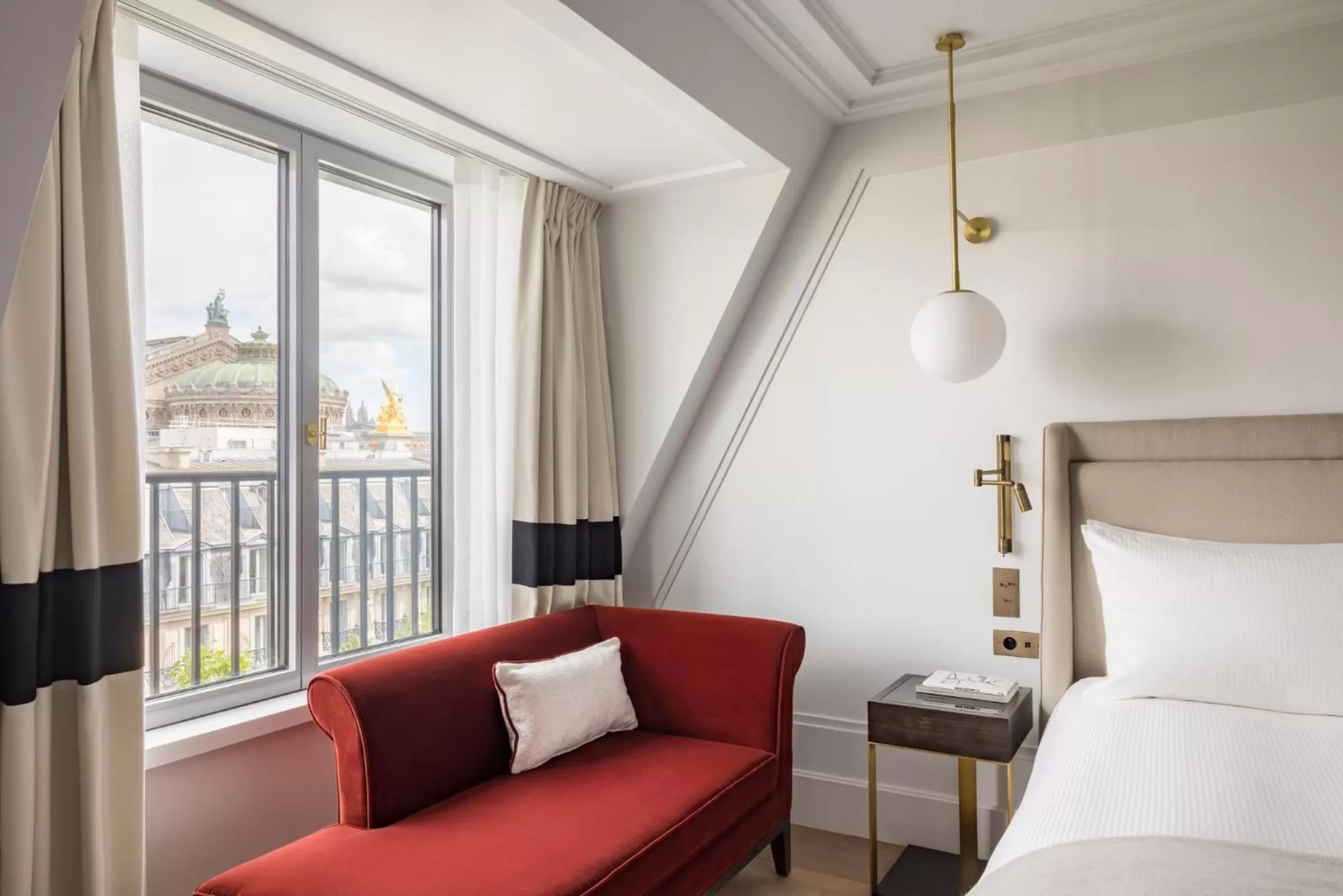 Chambre Premium King avec Balcon in Kimpton - St Honoré Paris by IHG