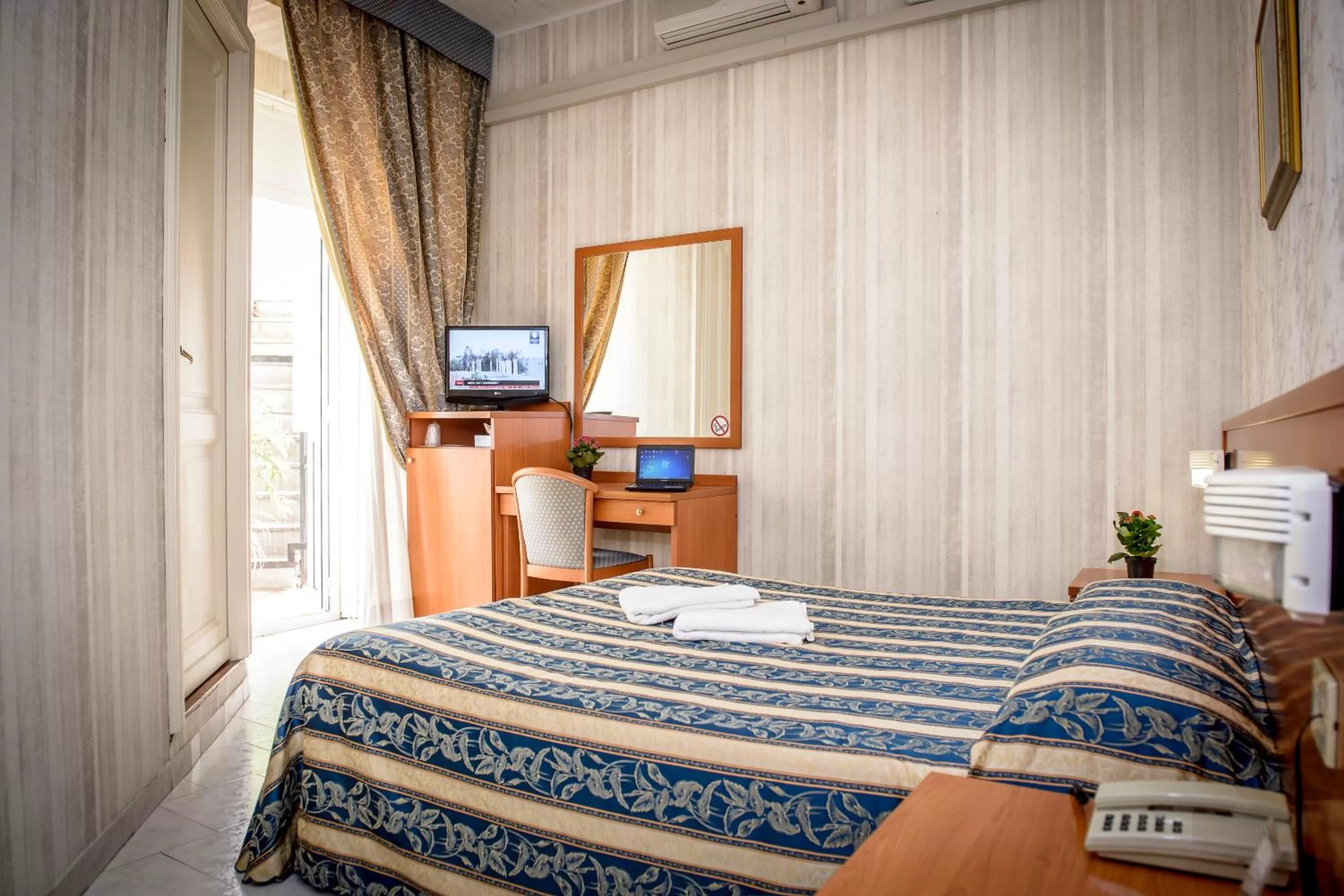 Double Room in Hotel Emmaus