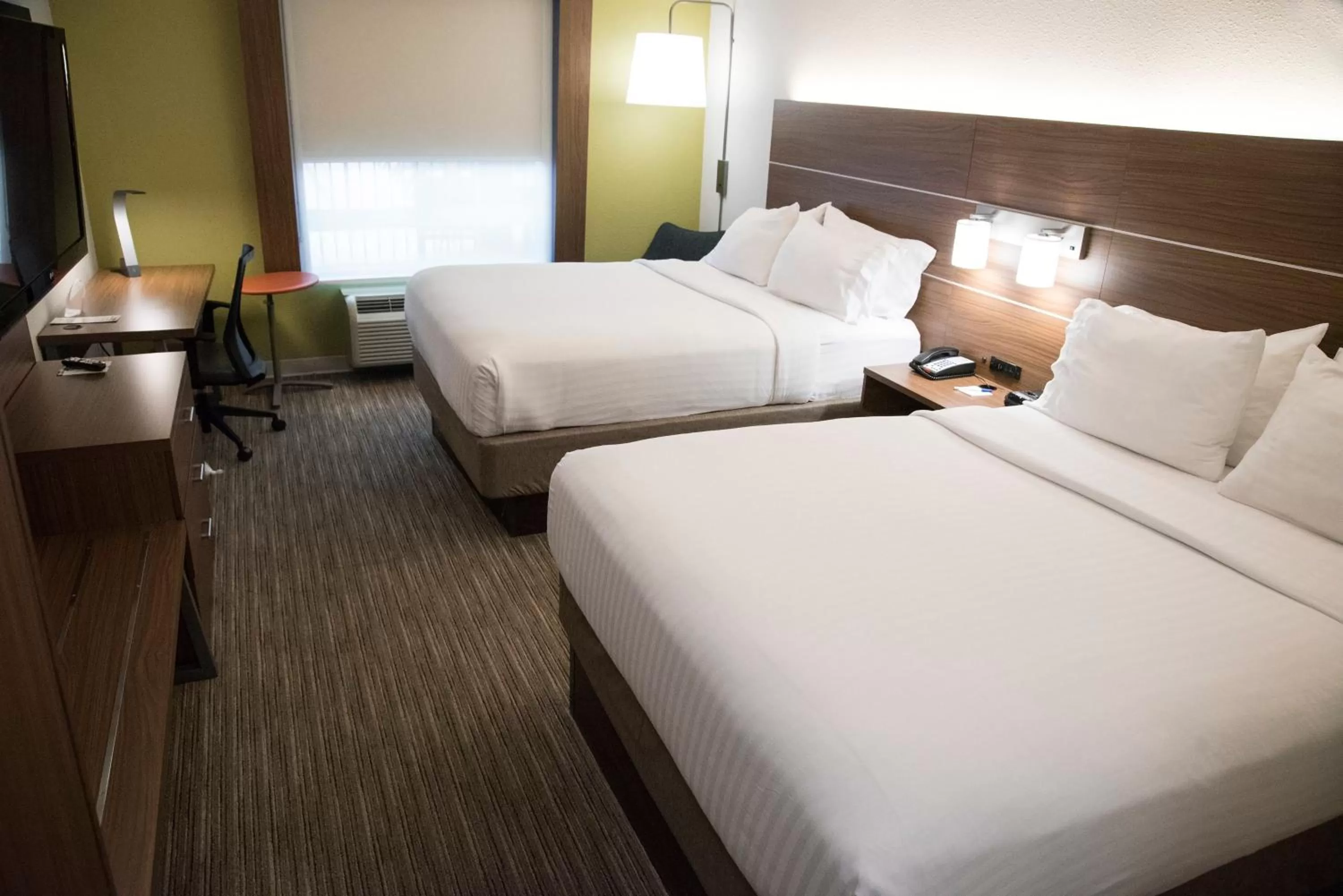 Queen Room with Two Queen Beds in Holiday Inn Express & Suites Alexandria by IHG