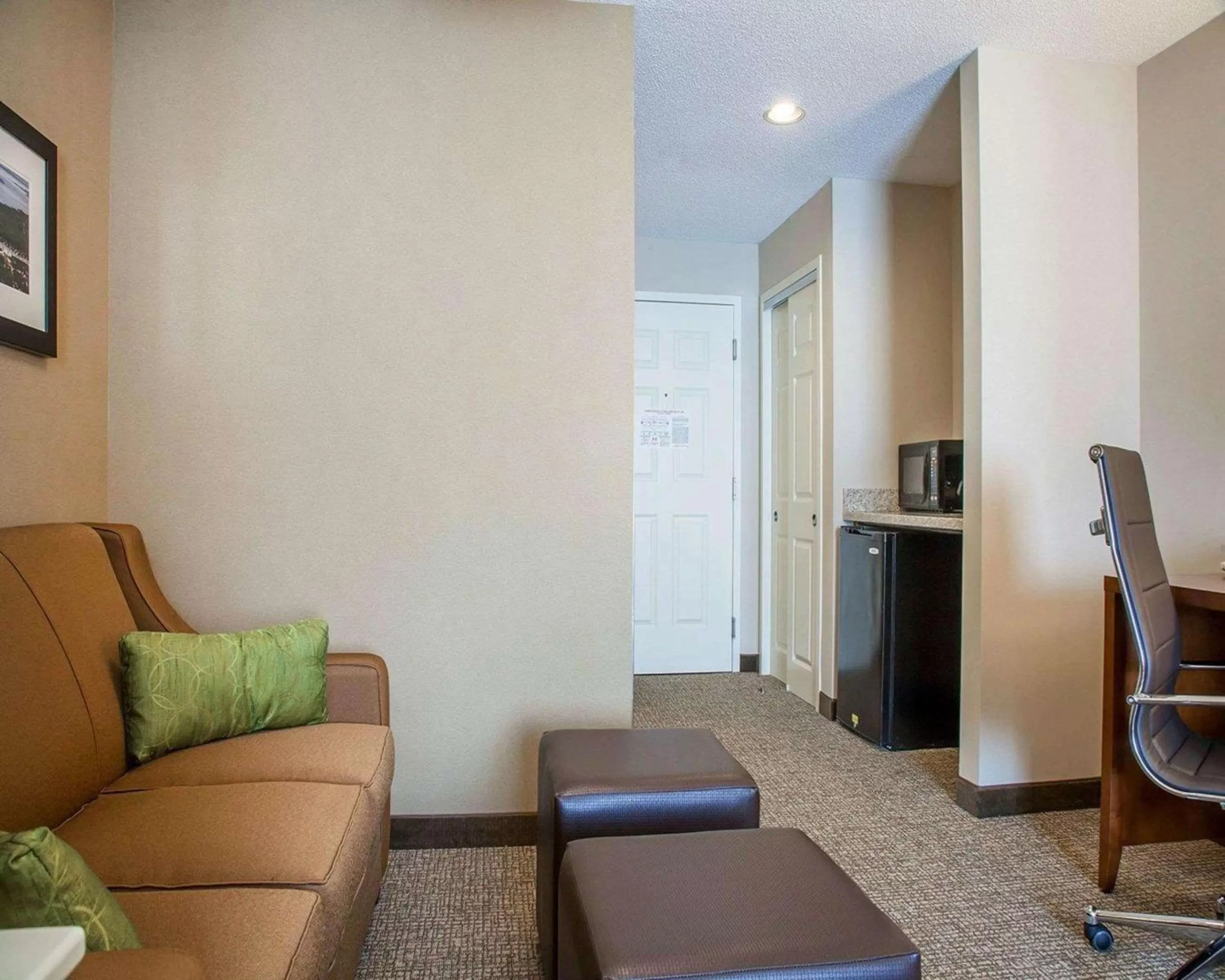 King Suite with Sofa Bed - Non-Smoking in Comfort Suites West Warwick - Providence