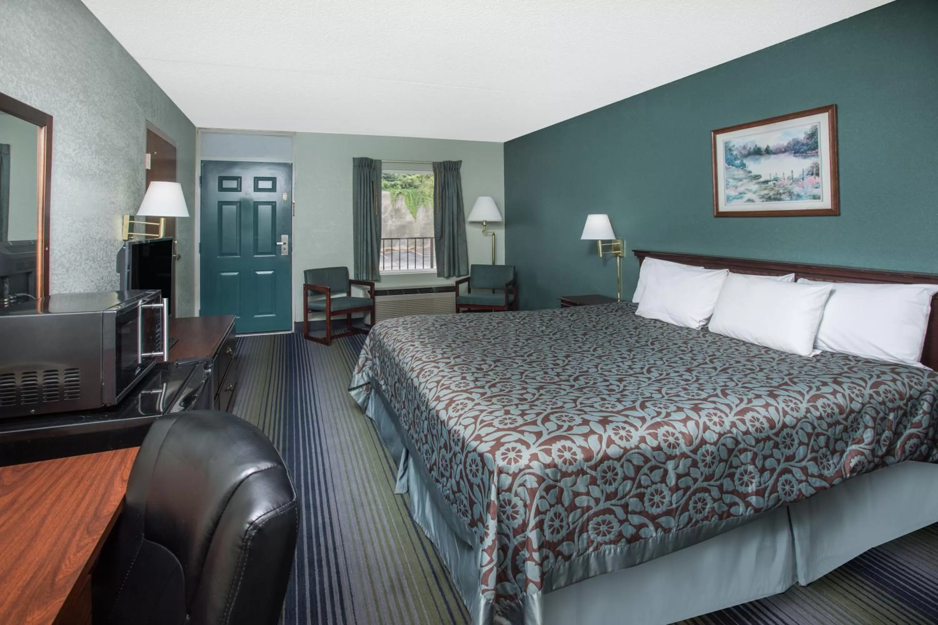 Business King Room - Smoking in Days Inn by Wyndham Harrison