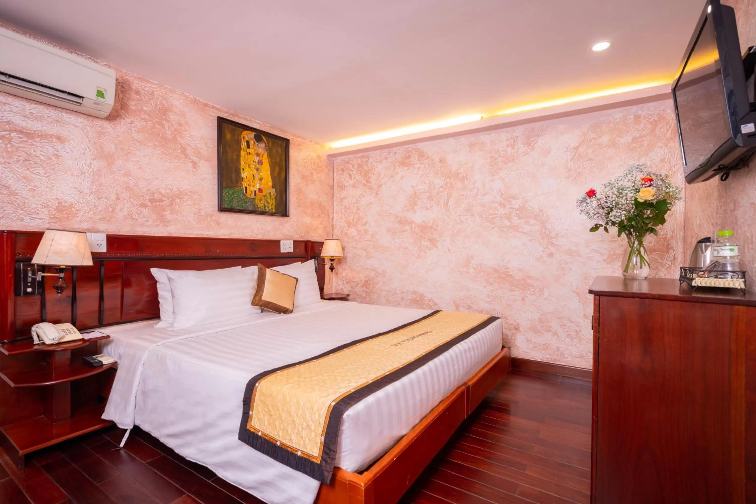 Family Deluxe Room  - single occupancy in Duc Vuong Saigon Hotel - Bui Vien