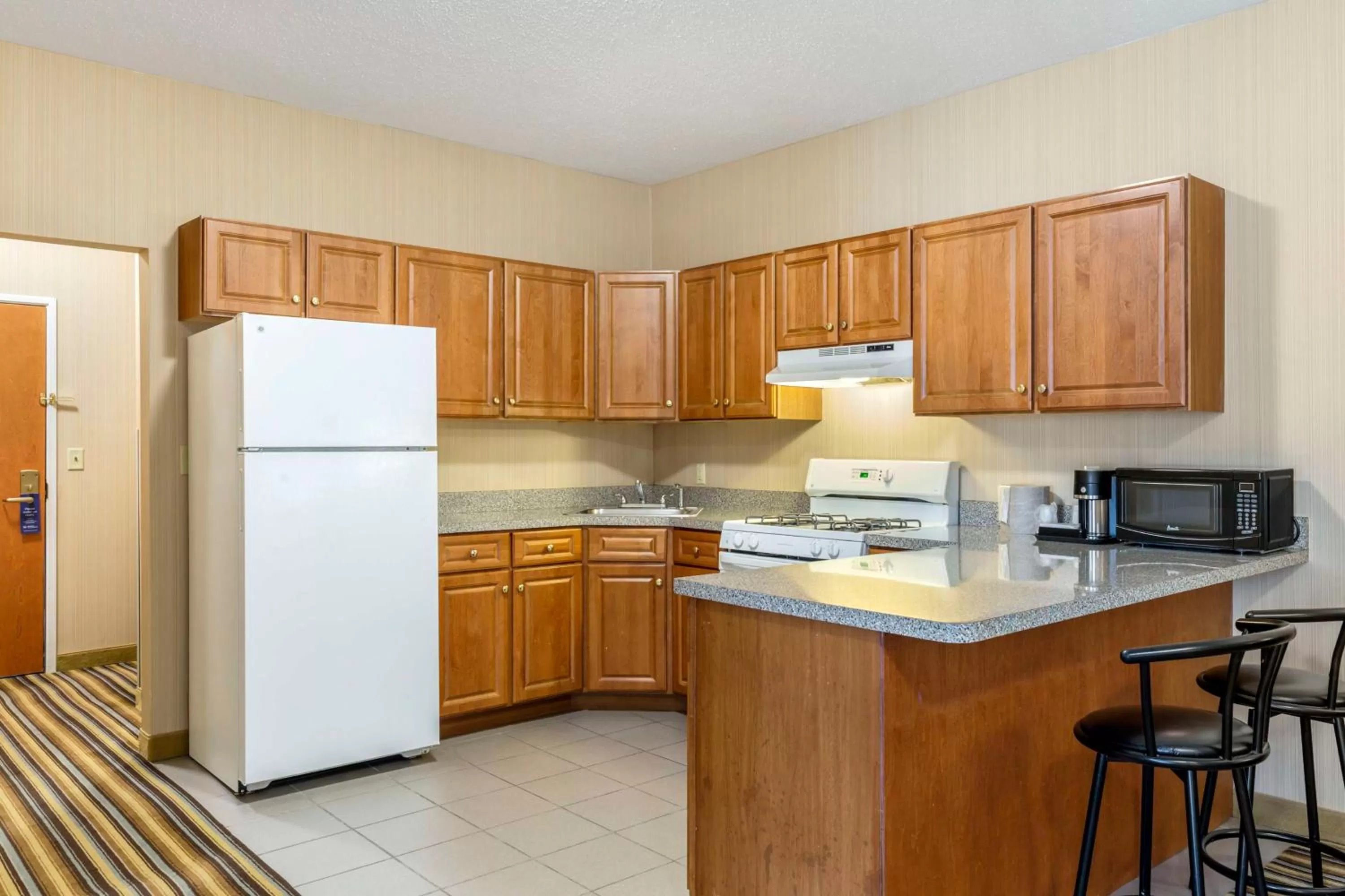 King Suite - Non-Smoking in Best Western Plus New England Inn & Suites