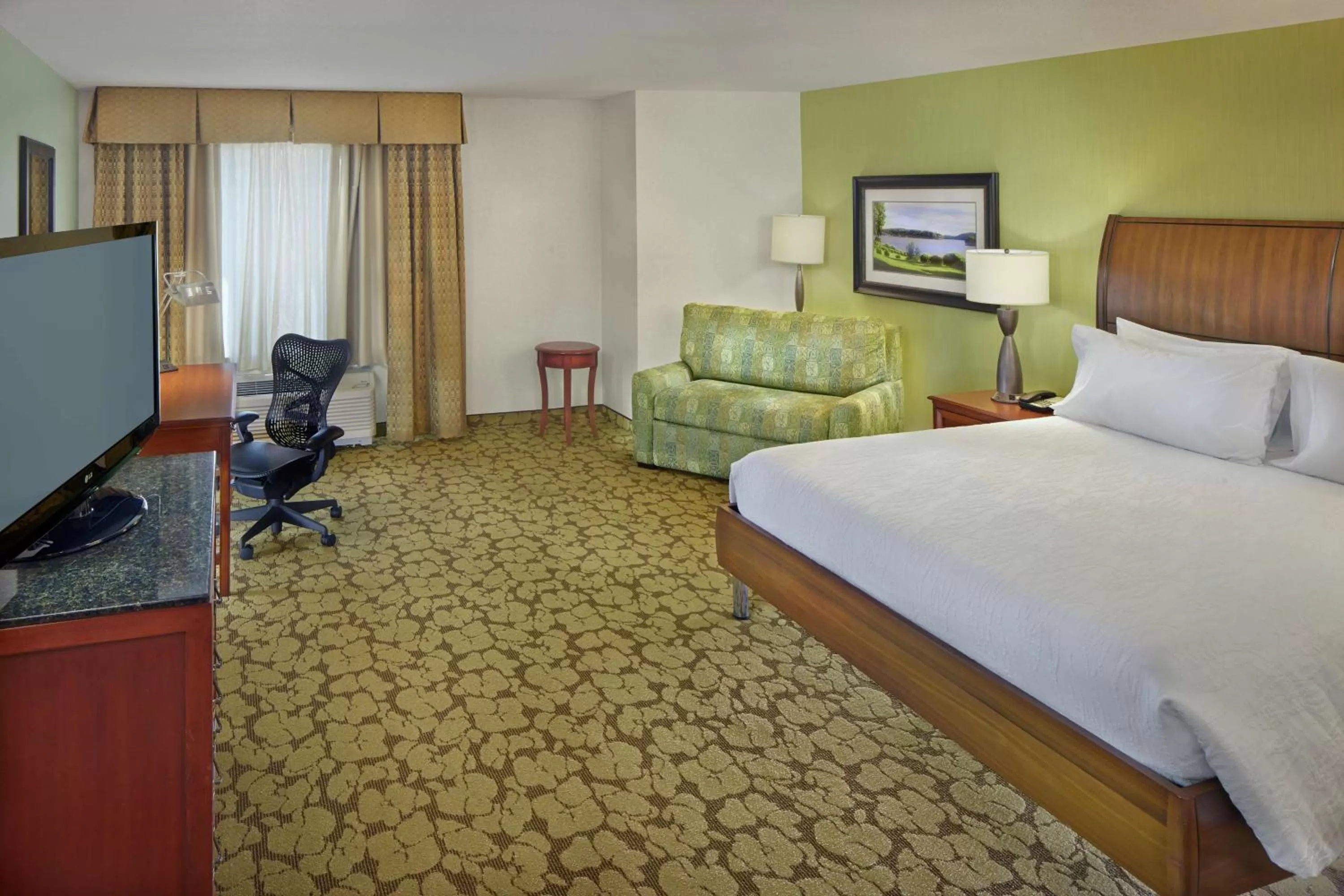 King Room with Sofa Bed in Hilton Garden Inn Danbury