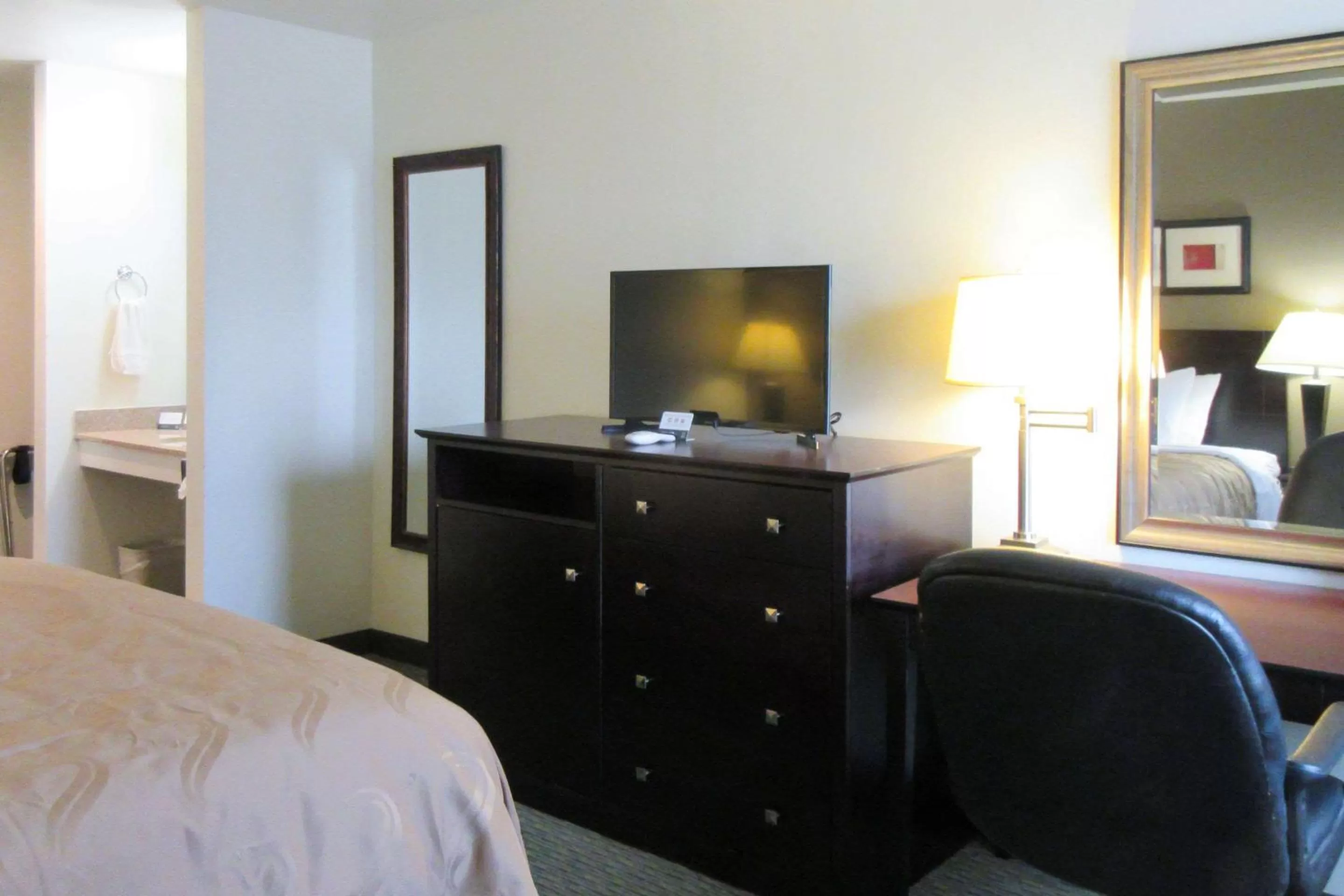 King Room - Non-Smoking in Quality Inn Longmont