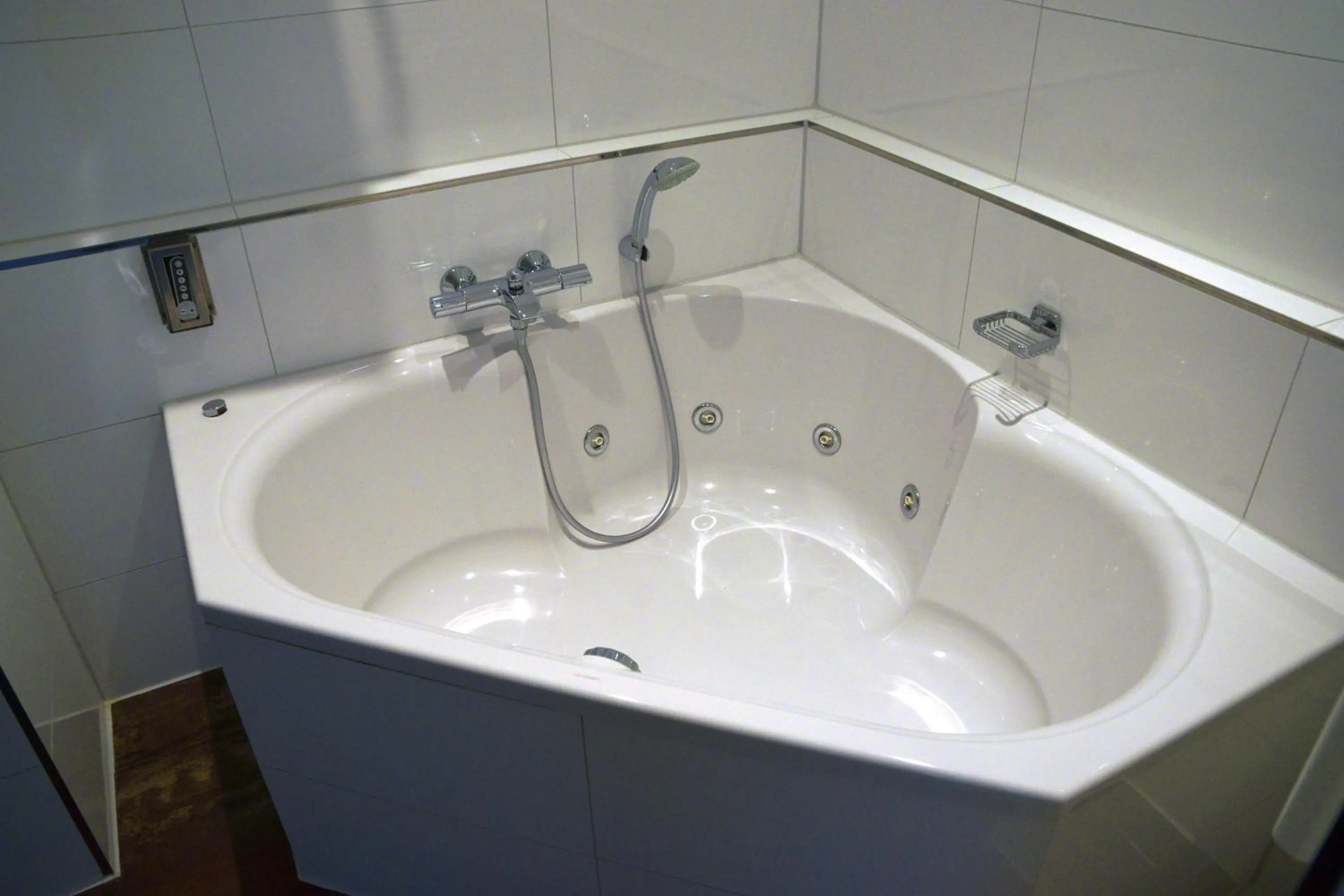 Suite - 1 King Bed  in Golden Tulip West Ende