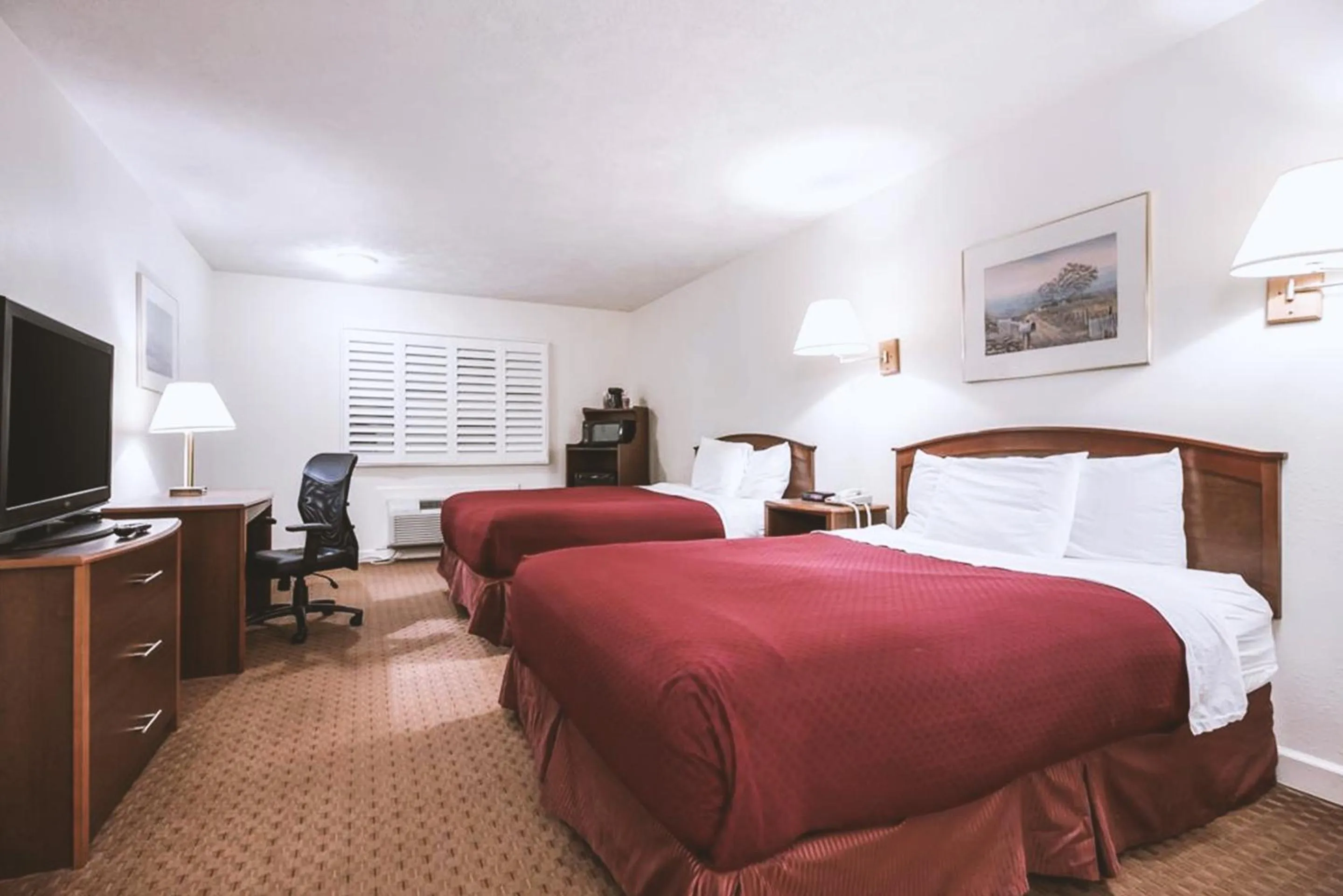 Deluxe Queen Room with Two Queen Beds in Sky-Palace Inn & Suites McCook
